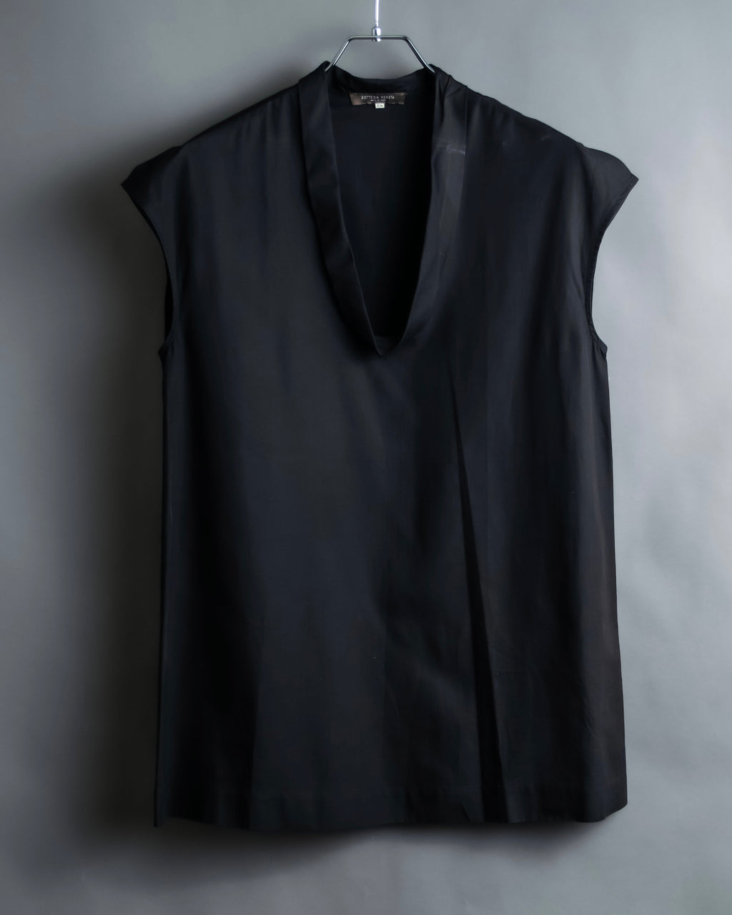 “BOTTEGA VENETA”  V neck designed no sleeve top