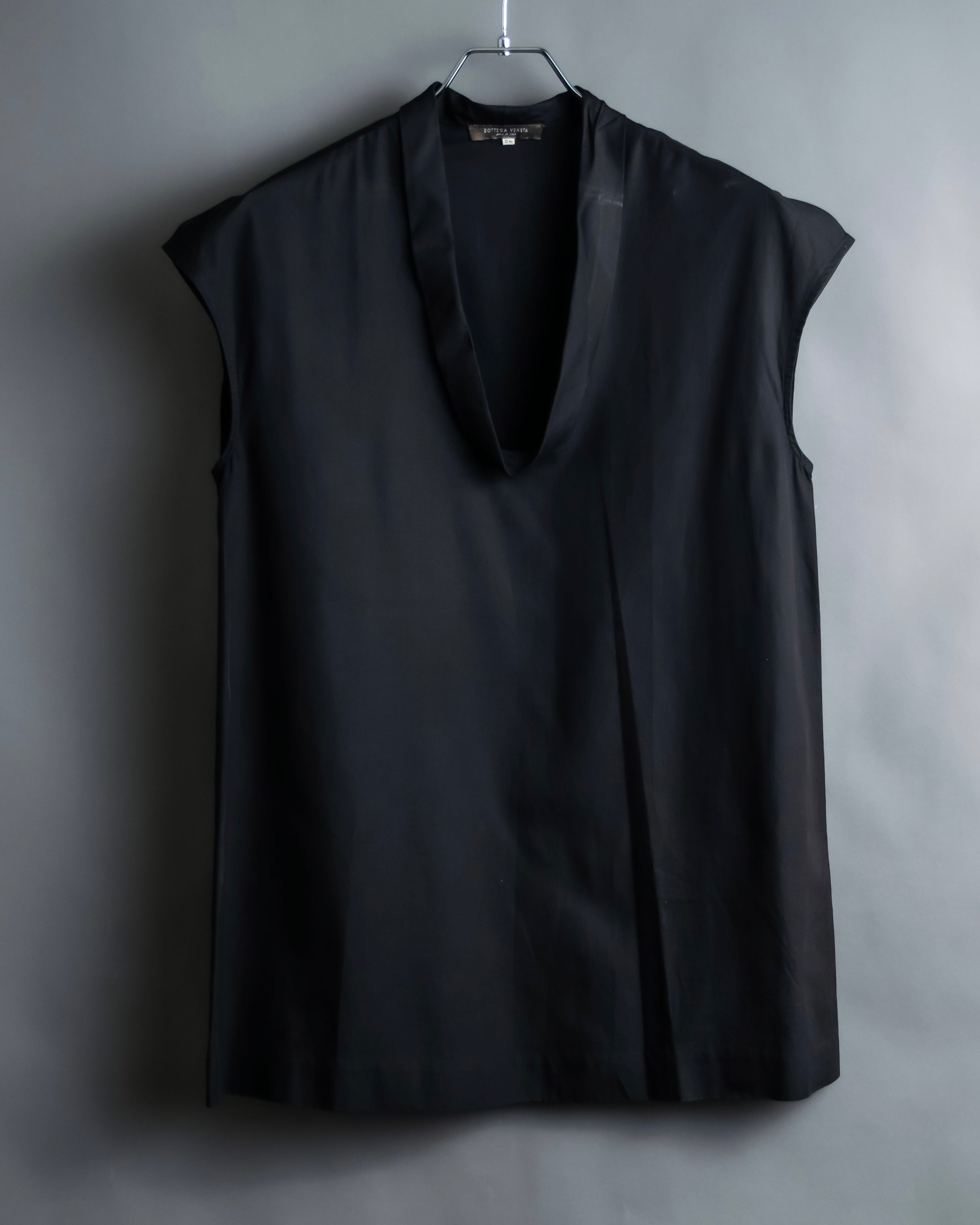 “BOTTEGA VENETA”  V neck designed no sleeve top