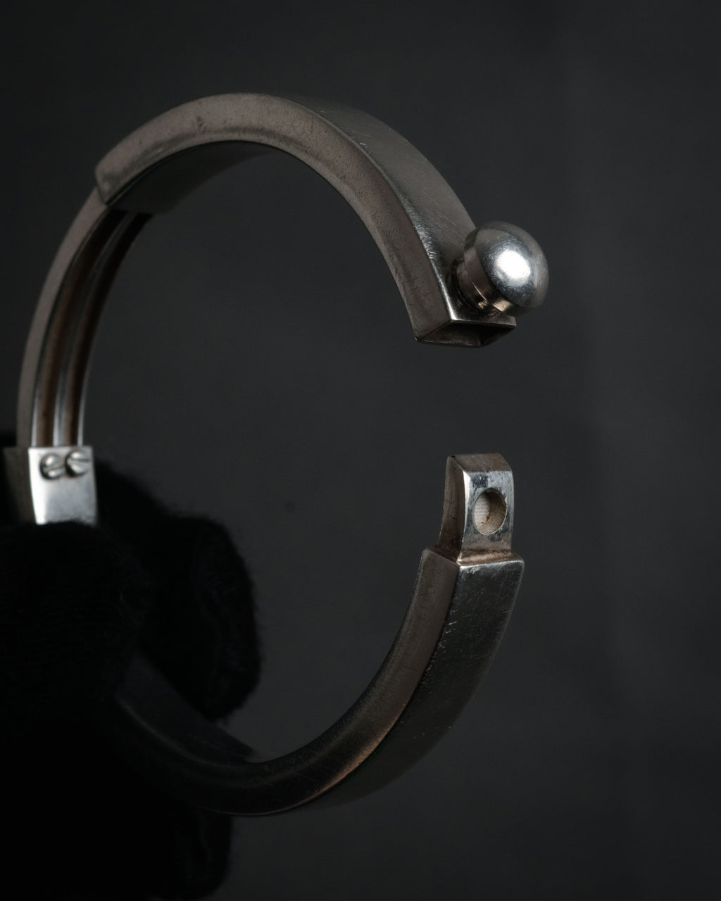 “BOTTEGA VENETA” 2019-2024 Sculptural hinged bangle