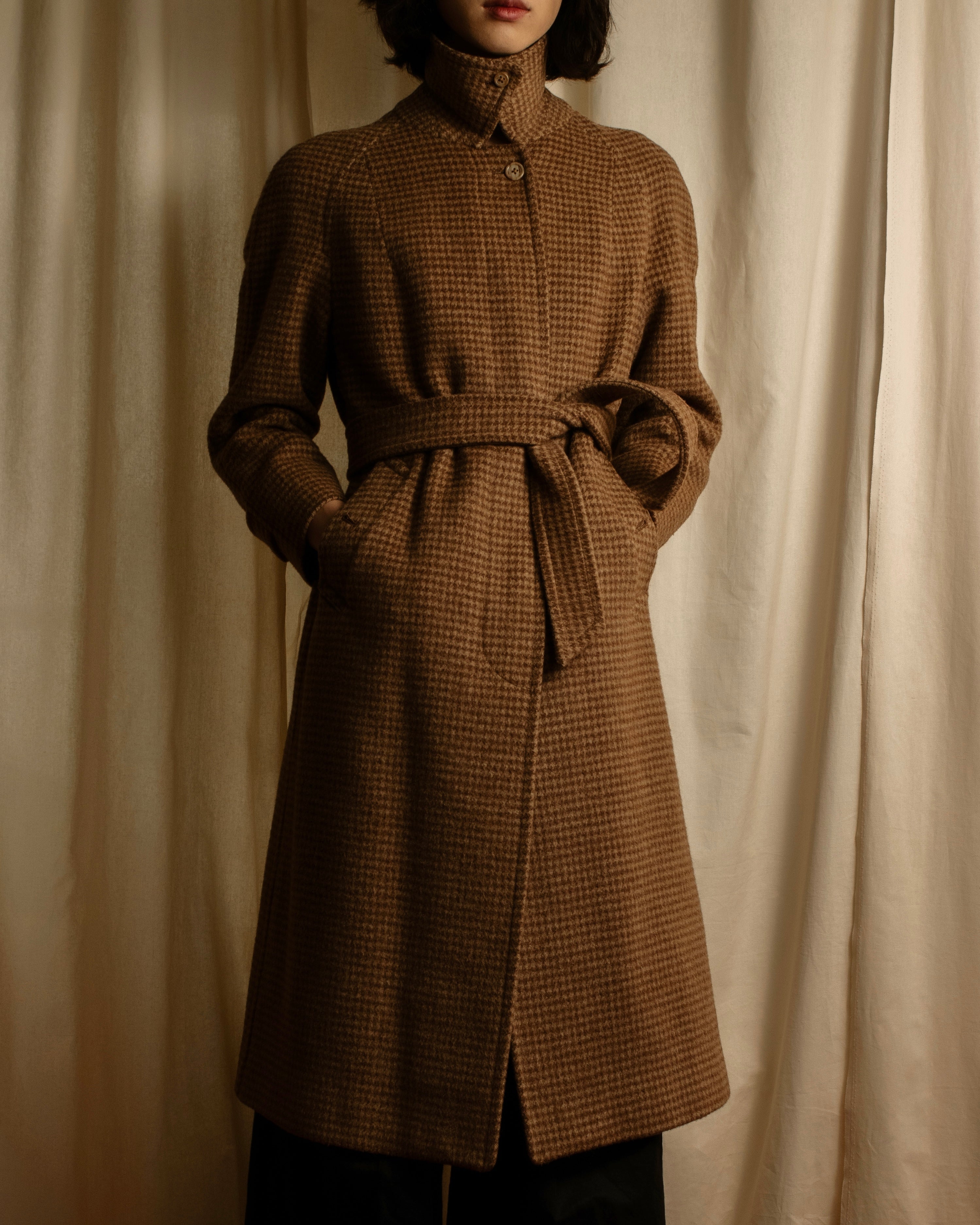 "BURBERRYS" Houndstooth pattern belted stand collar coat
