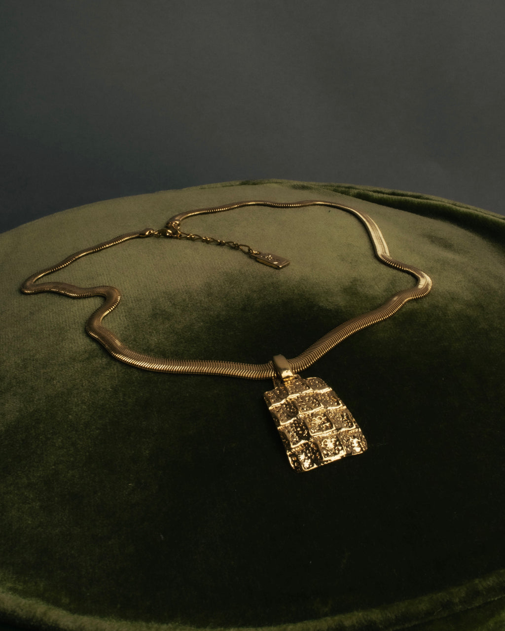 "Yves Saint Laurent" 80's-00's Gold tone textured pendant necklace