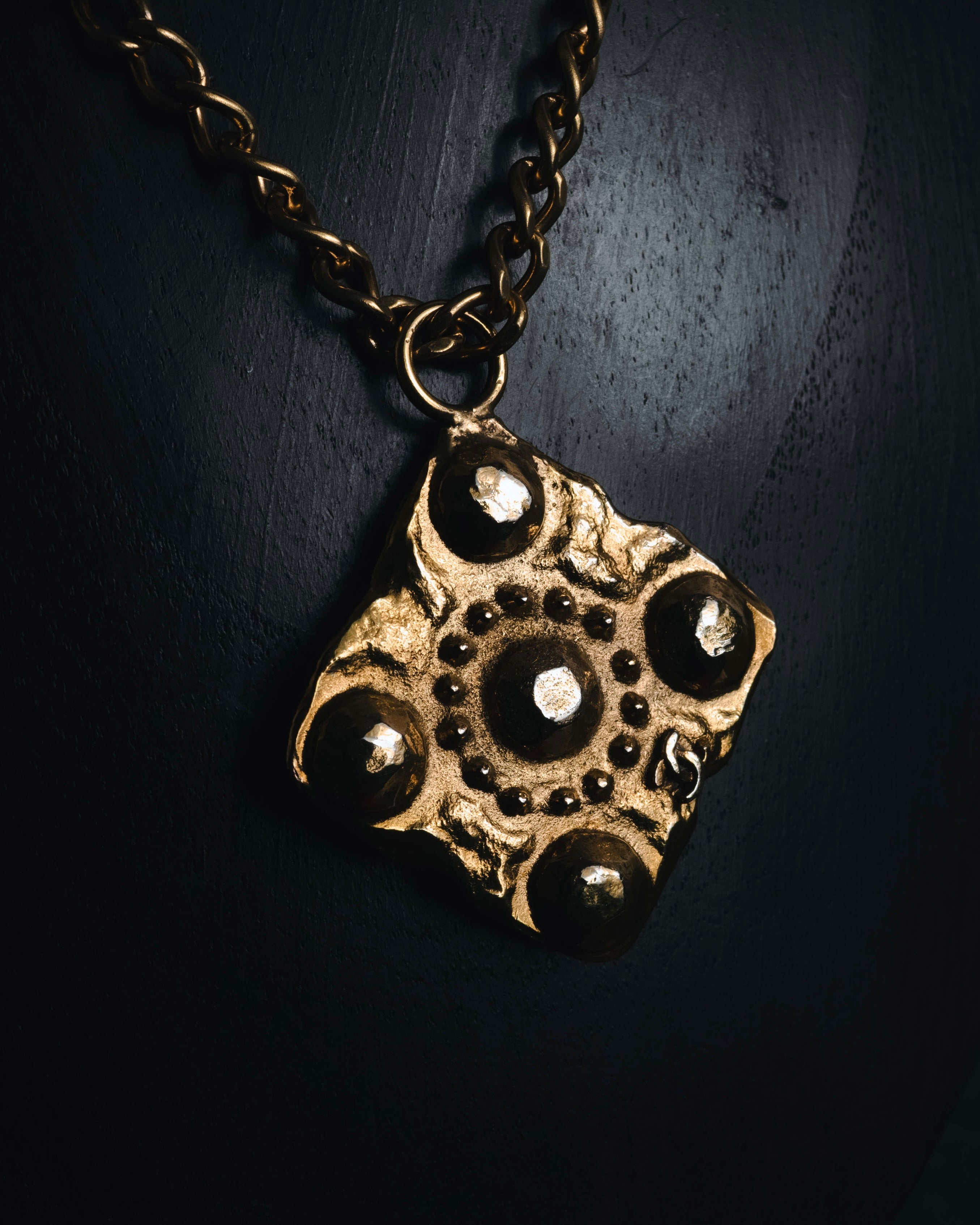 –SPECIAL– "CHANEL" 02SS Archival hammered-metal square medallion necklace