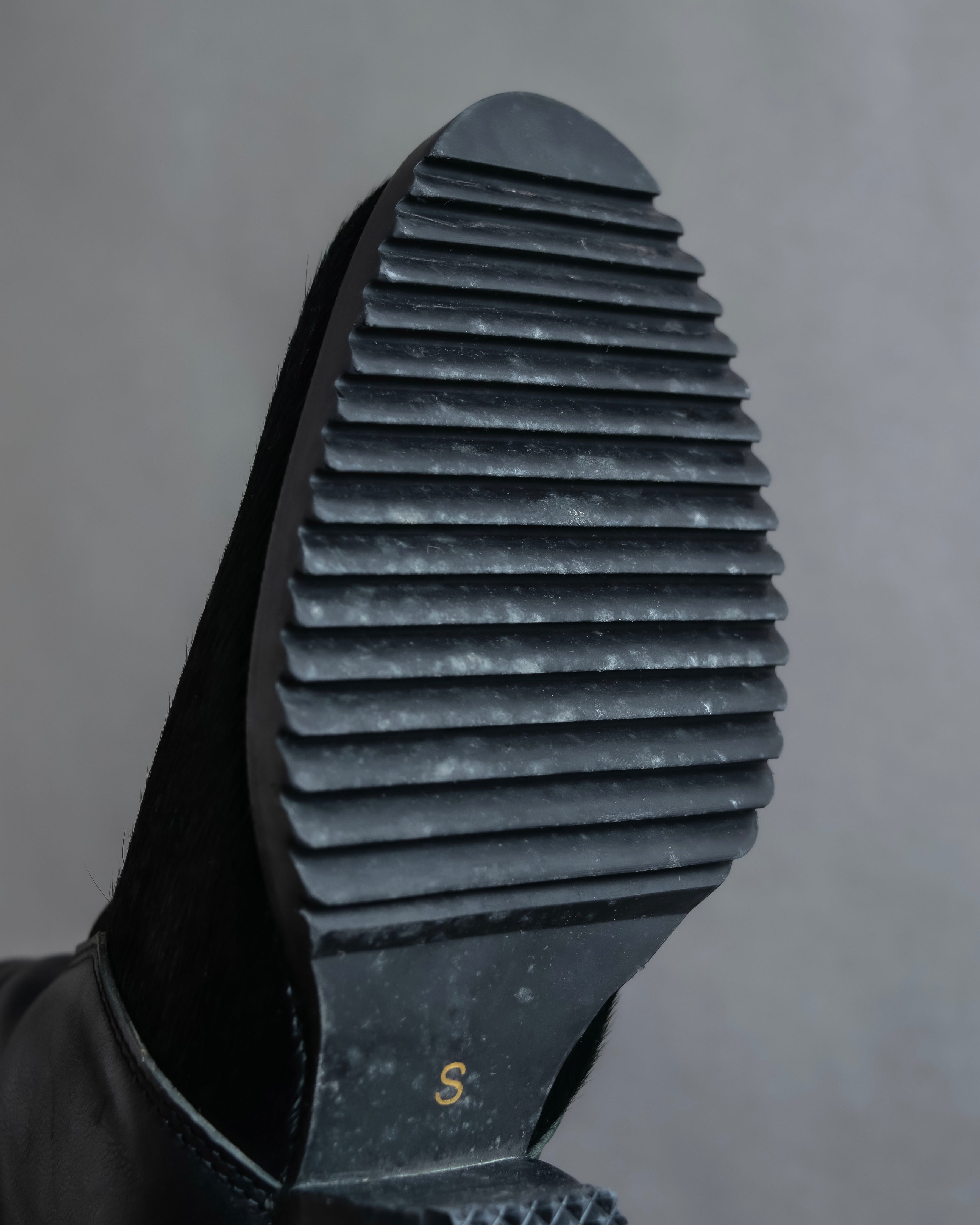 "ISSEY MIYAKE HaaT" Unborn calf shark sole long boots