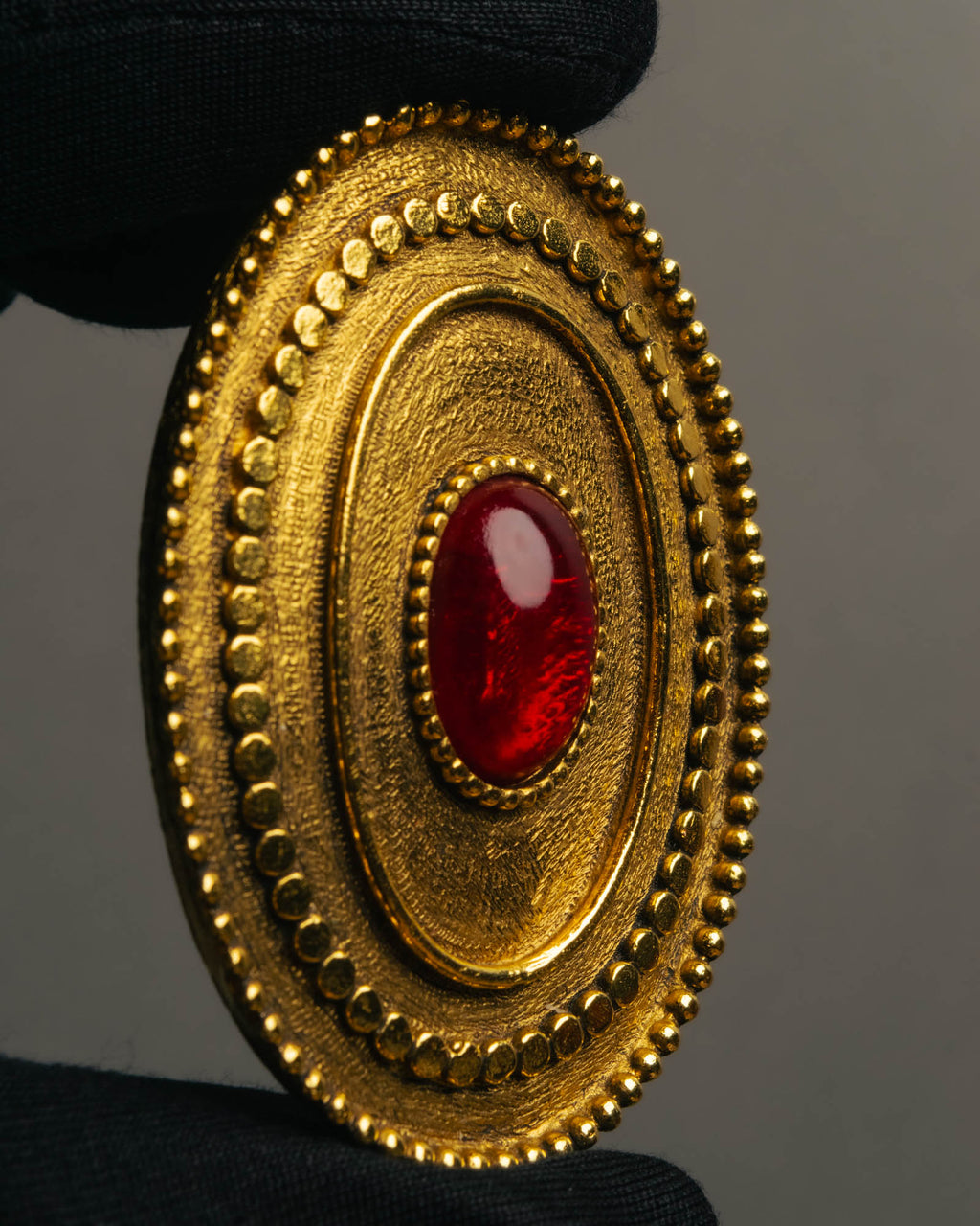 -SPECIAL- “CHANEL” 1982Years red cabochon oval brooch