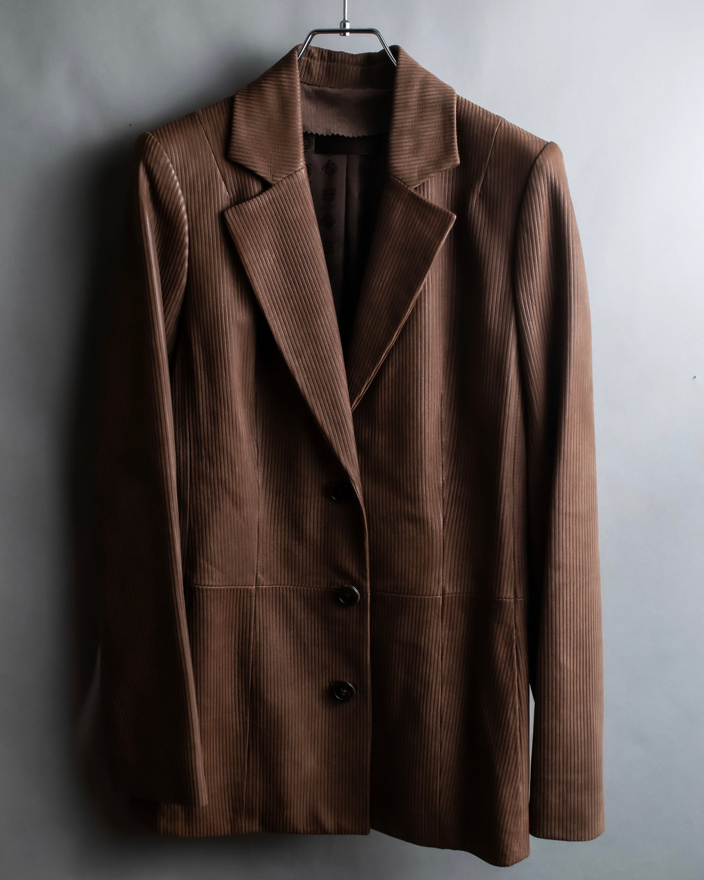 "LOEWE" Three-dimensional ribbed lamb leather set up