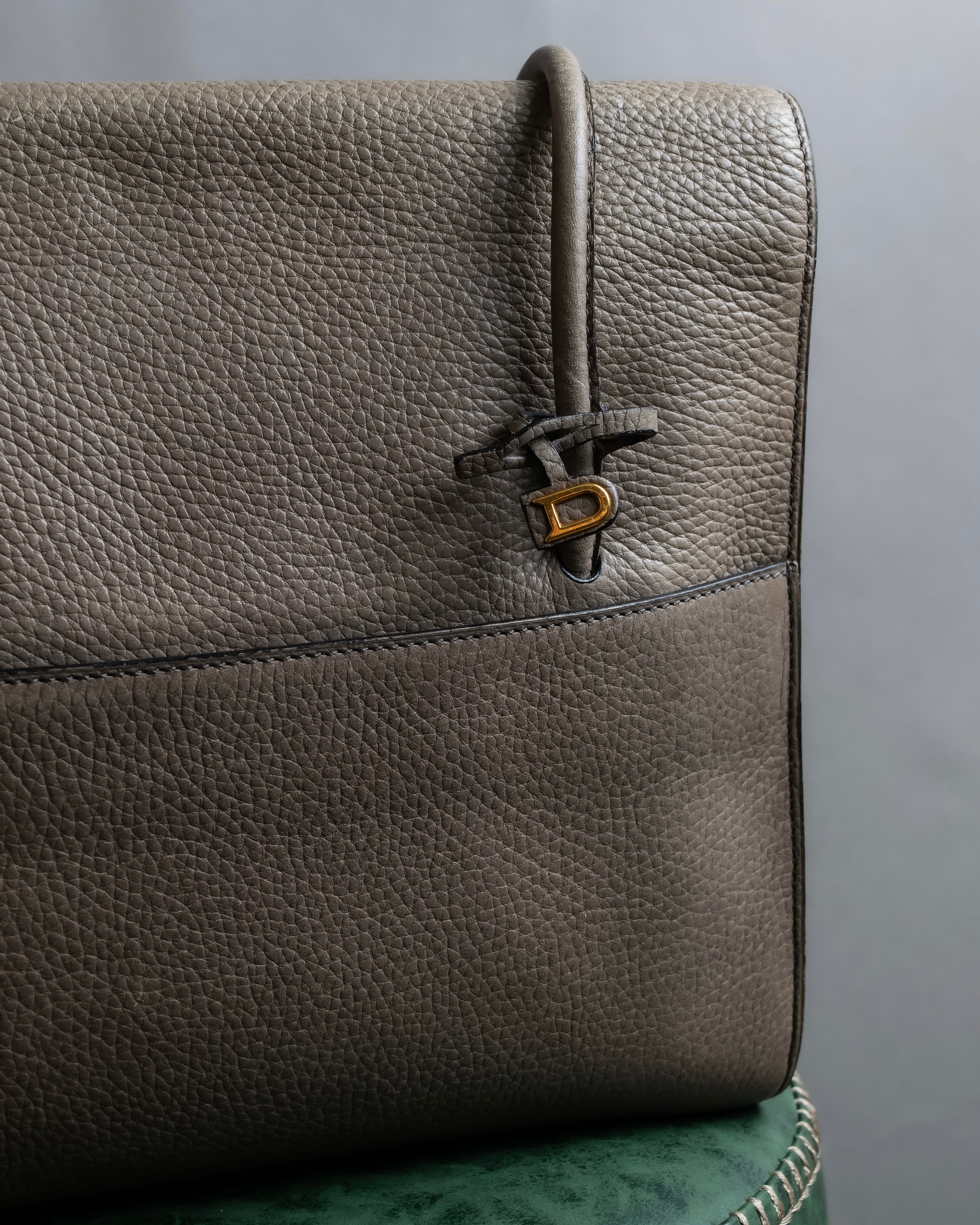 "Delvaux" Front D metal charm design horizontal leather shoulder bag