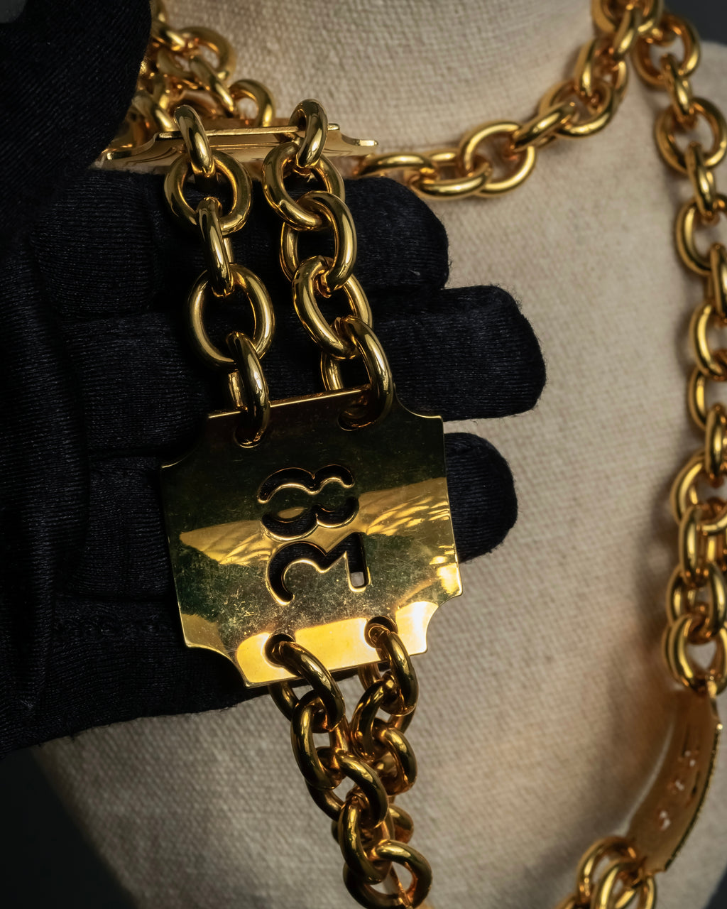 "CELINE" AVENUE MONTAIGNE 38 design gold necklace & belt
