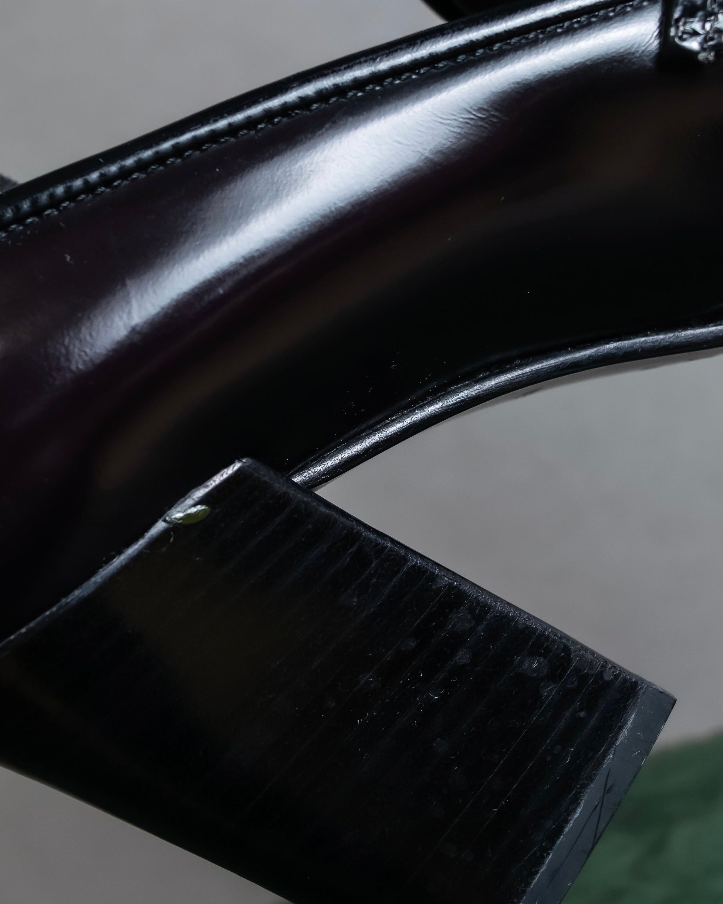 "PRADA" Metal band design leather heel loafers