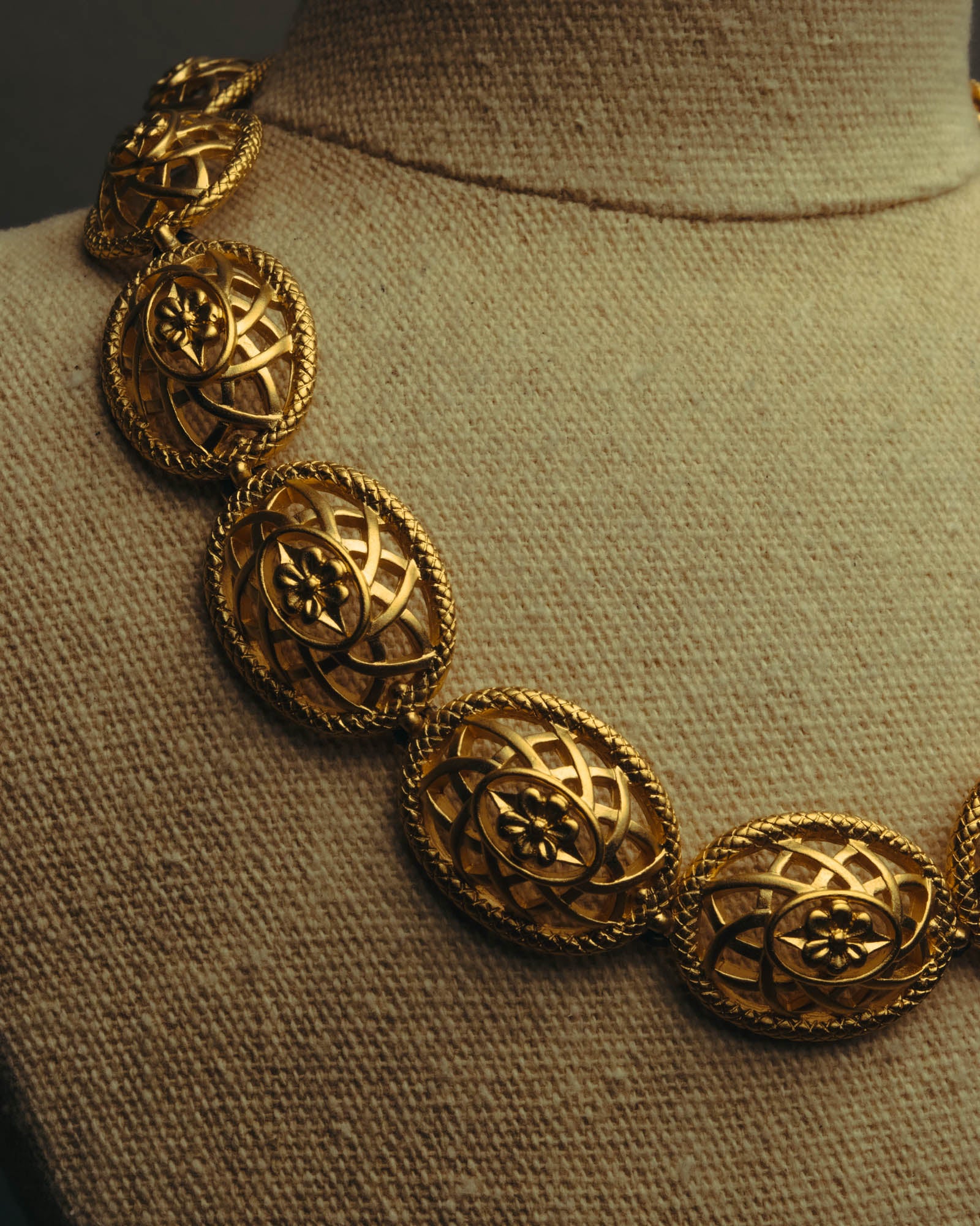 “Nina Ricci” 80’s-90’s floral openwork link necklace