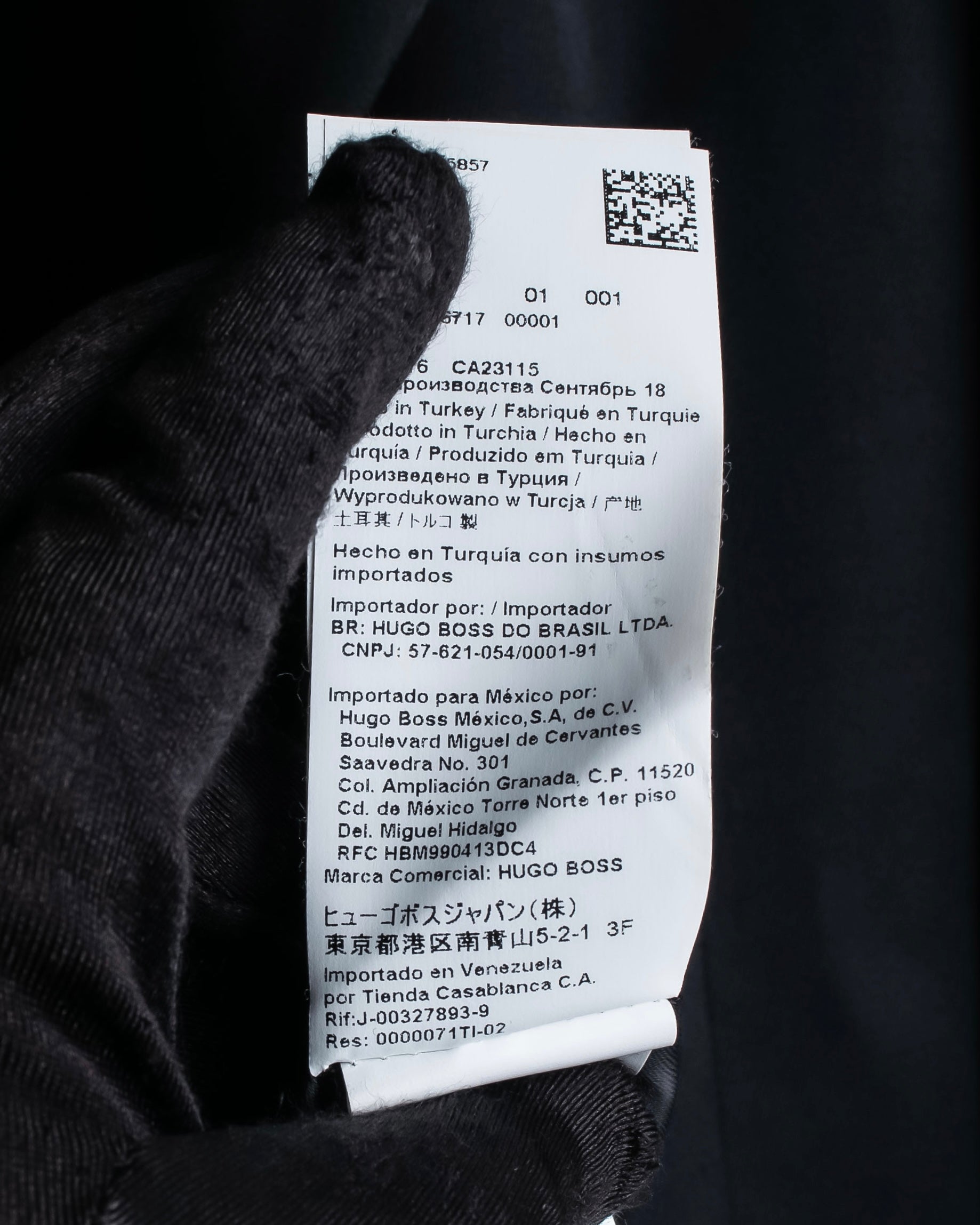 "HUGO BOSS" Satin switch lapel shaped tailored coat