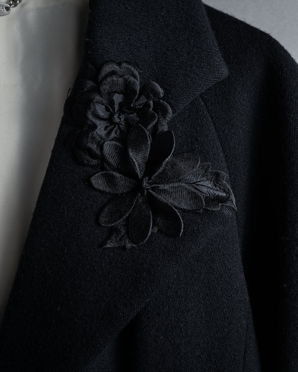 “KEITA MARUYAMA” Floral appliqué one-button chelsea coat