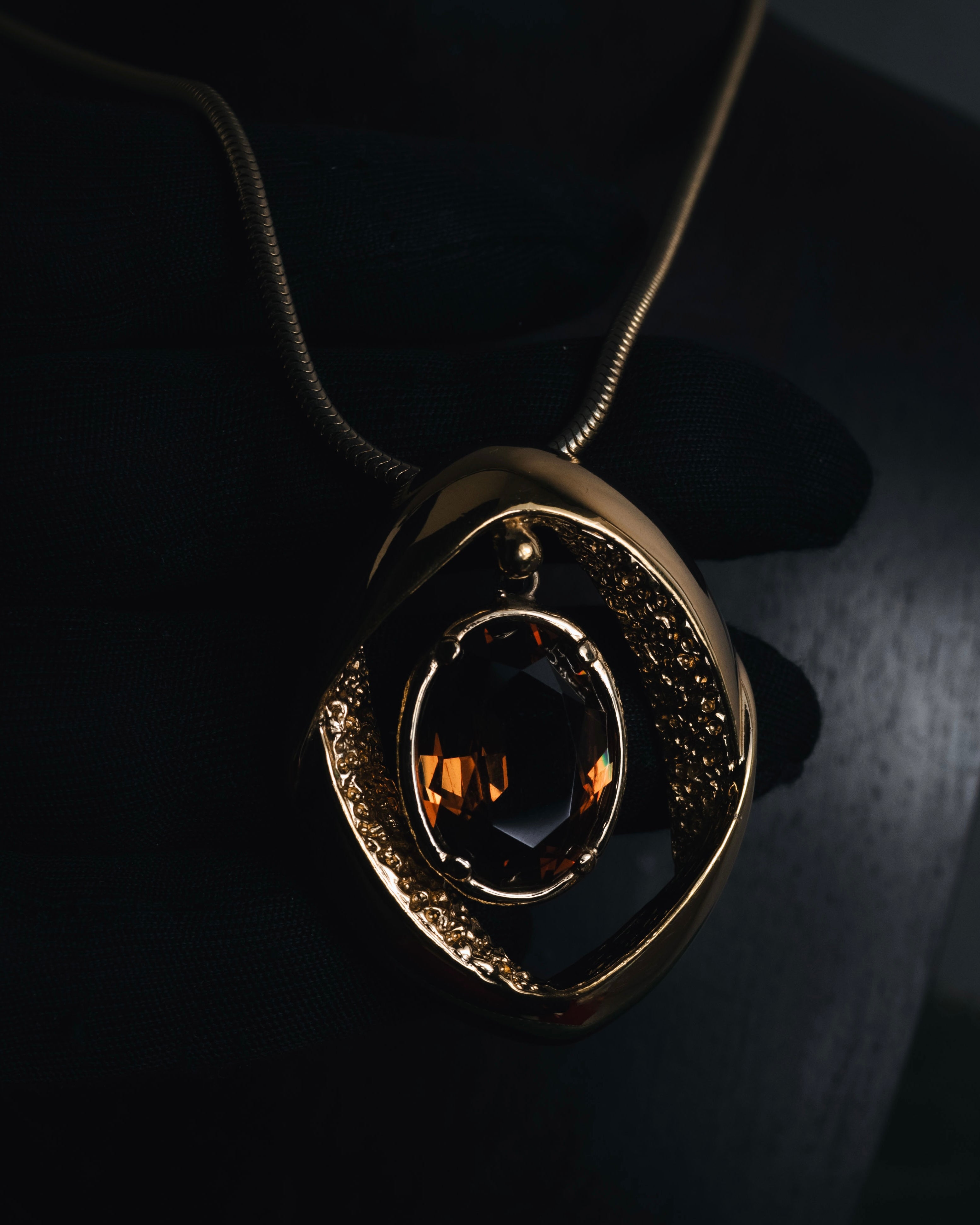 "Vintage" 80’s Sculptural oval stone pendant necklace