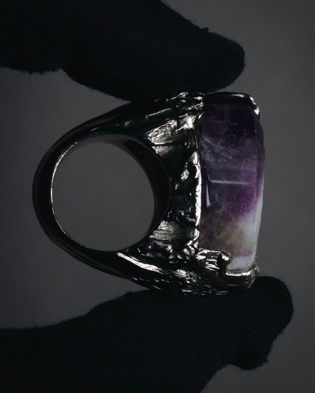"YVES SAINT LAURENT" 00’s Amethyst stone signet ring