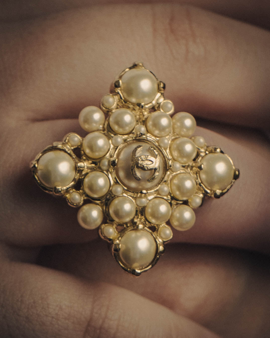 -SPECIAL- “CHANEL” 2013 high summer pearl cc cocktail ring