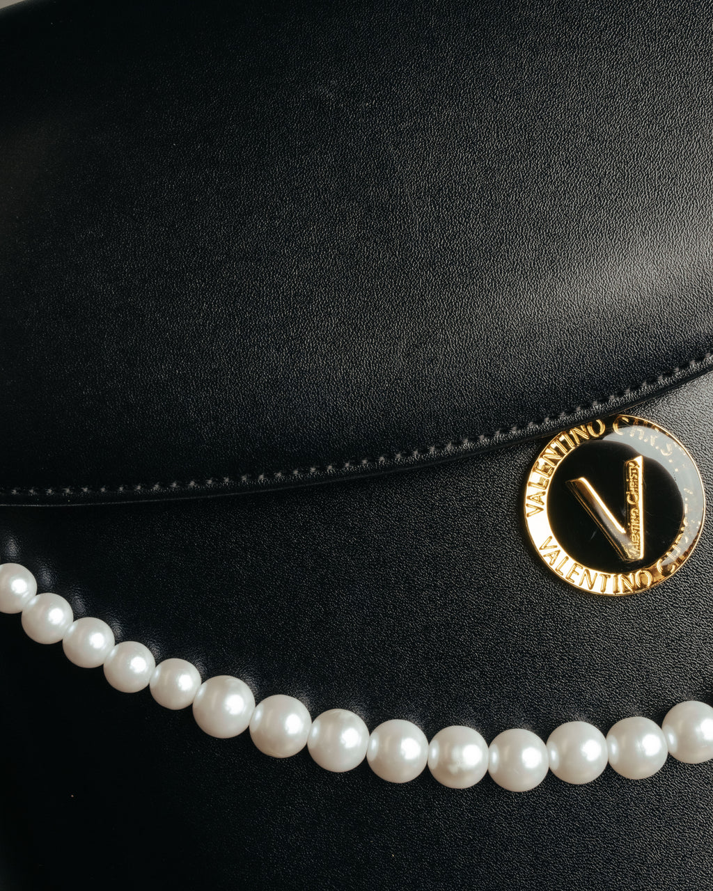“VALENTINO CHRISTY” 80’s-90’s Pearl chain formal handbag