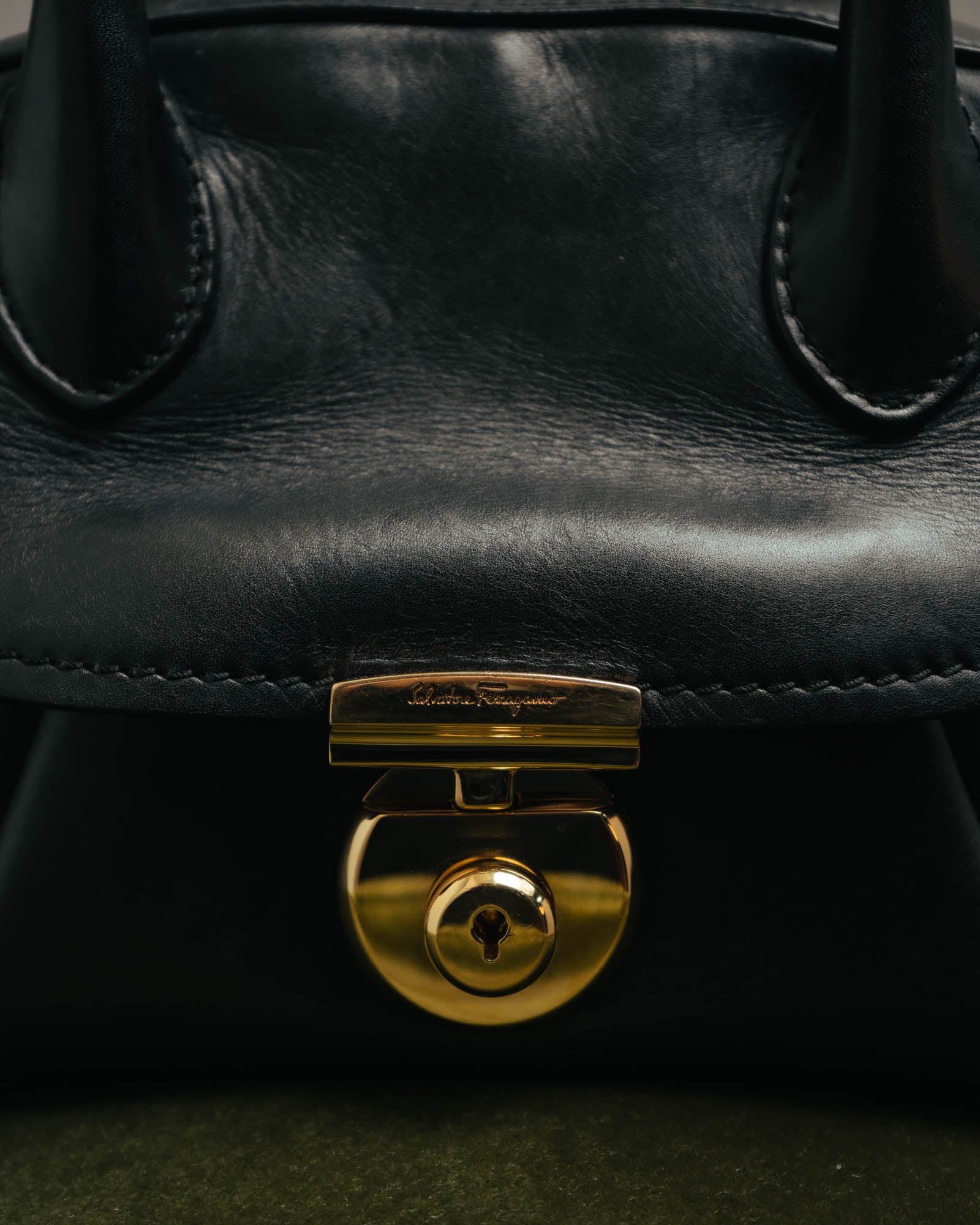 –SPECIAL– “Salvatore Ferragamo“ 00’s-10’s Black leather dome handbag