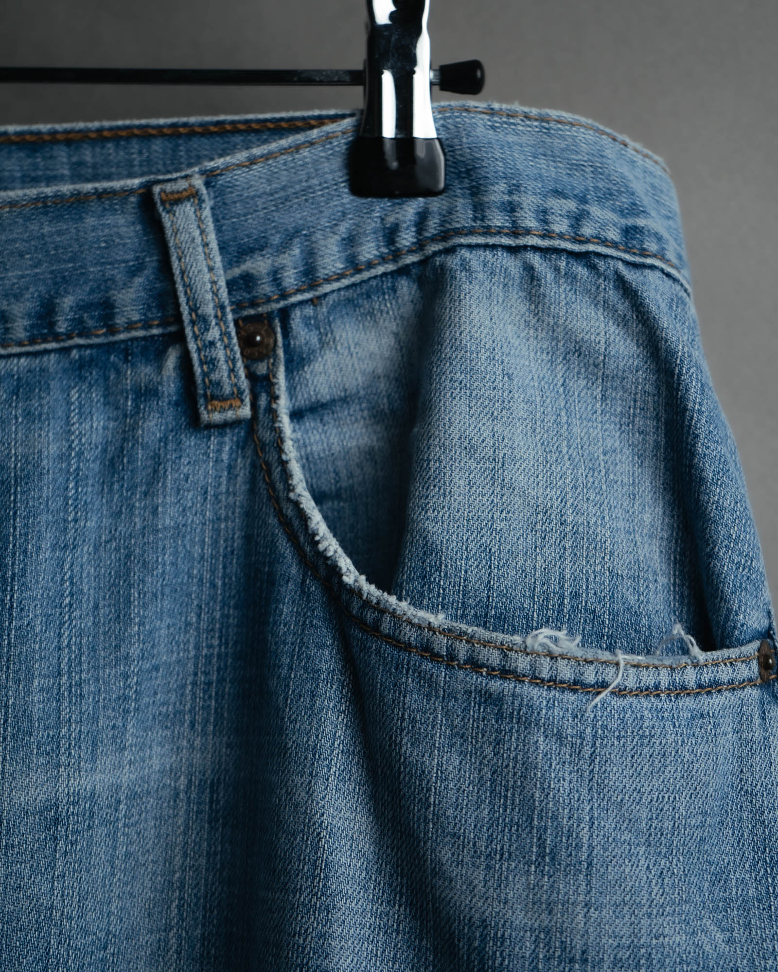 -MOOD MILLÉSIMES- 00’s softly faded loose straight denim pants 569 by “Levi’s”