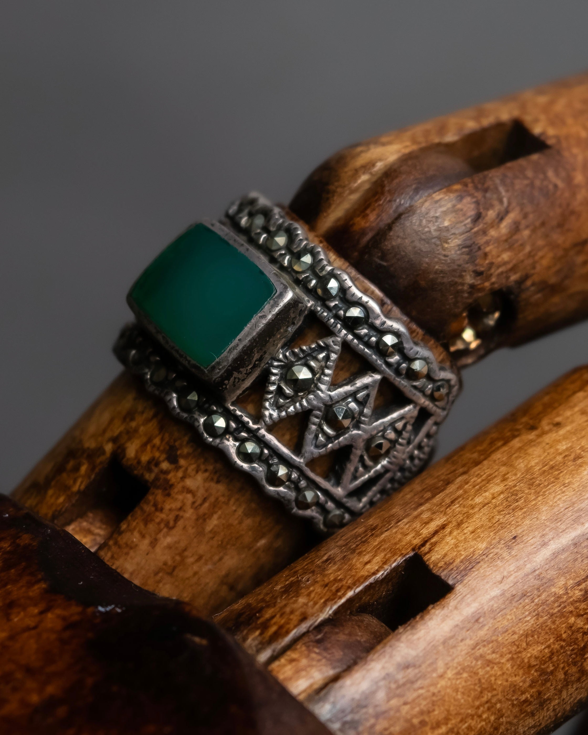 "Vintage green stone top silver ring"