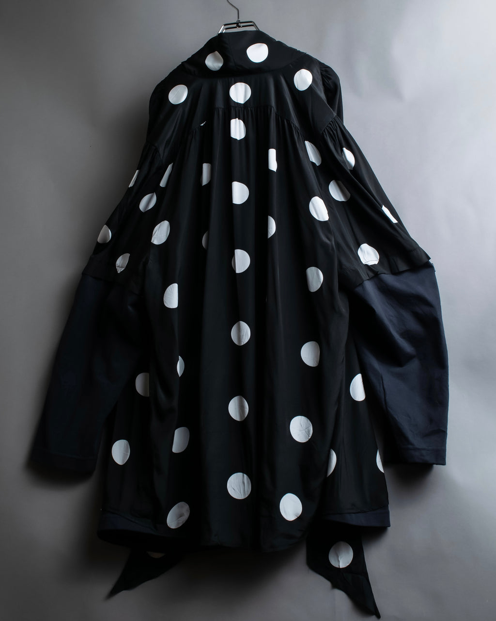 "BALENCIAGA" Polka dot flying squirrel silhouette bow tie dress