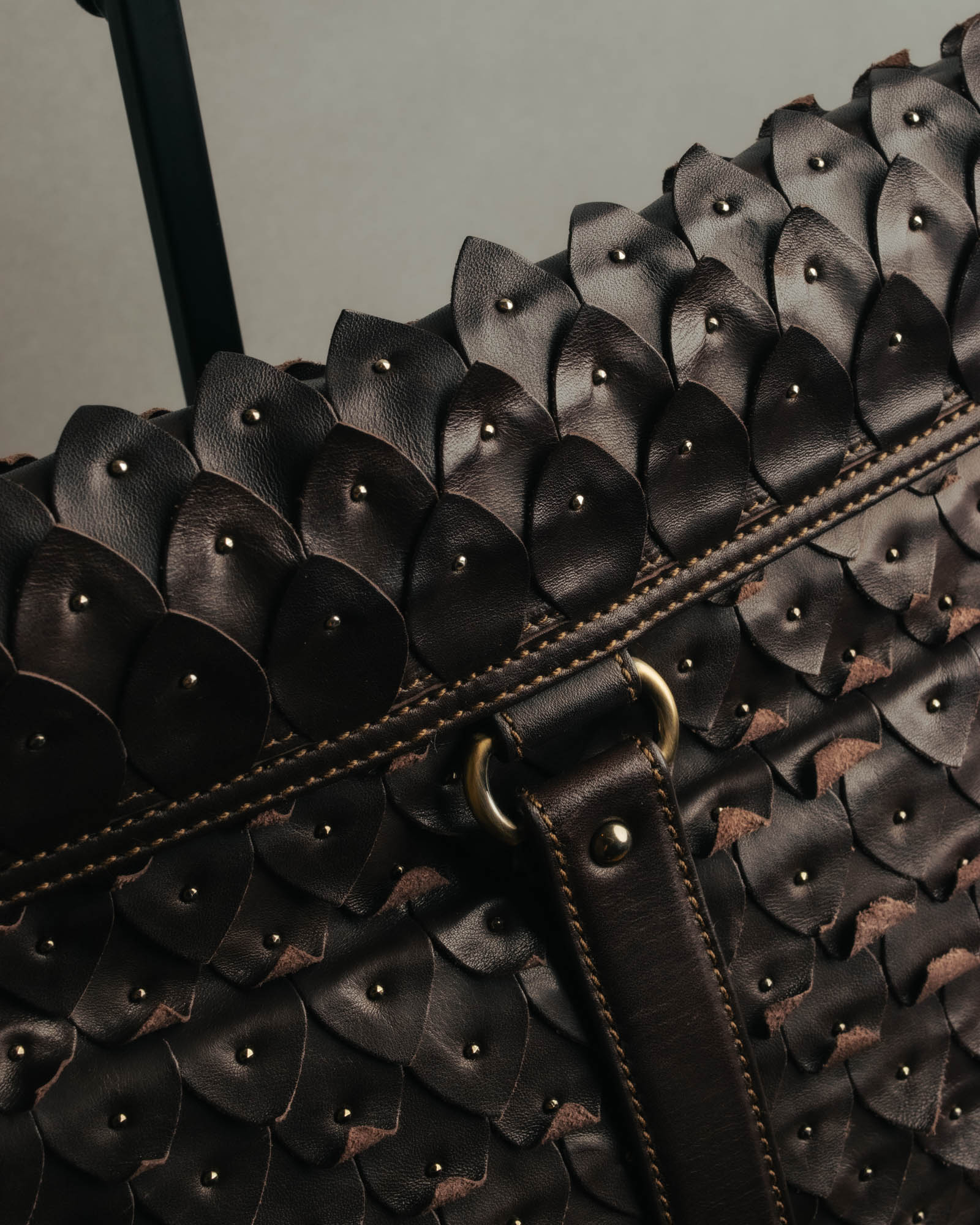-SPECIAL- “Salvatore Ferragamo” 00’s-10’s Leather scale appliqué gancini shoulder bag