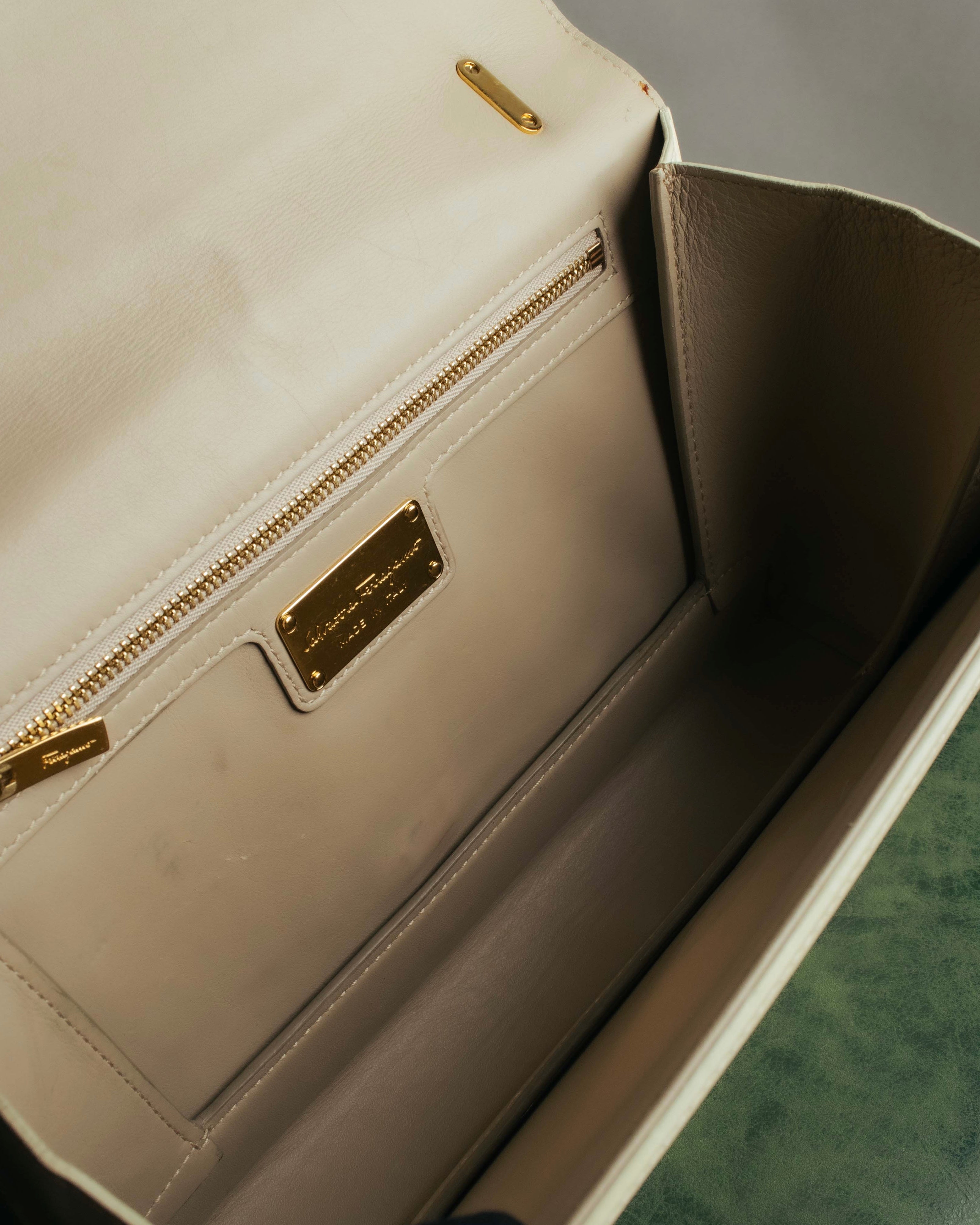-SPECIAL- “Salvatore Ferragamo” 2015-2017 Vara studded chain shoulder bag