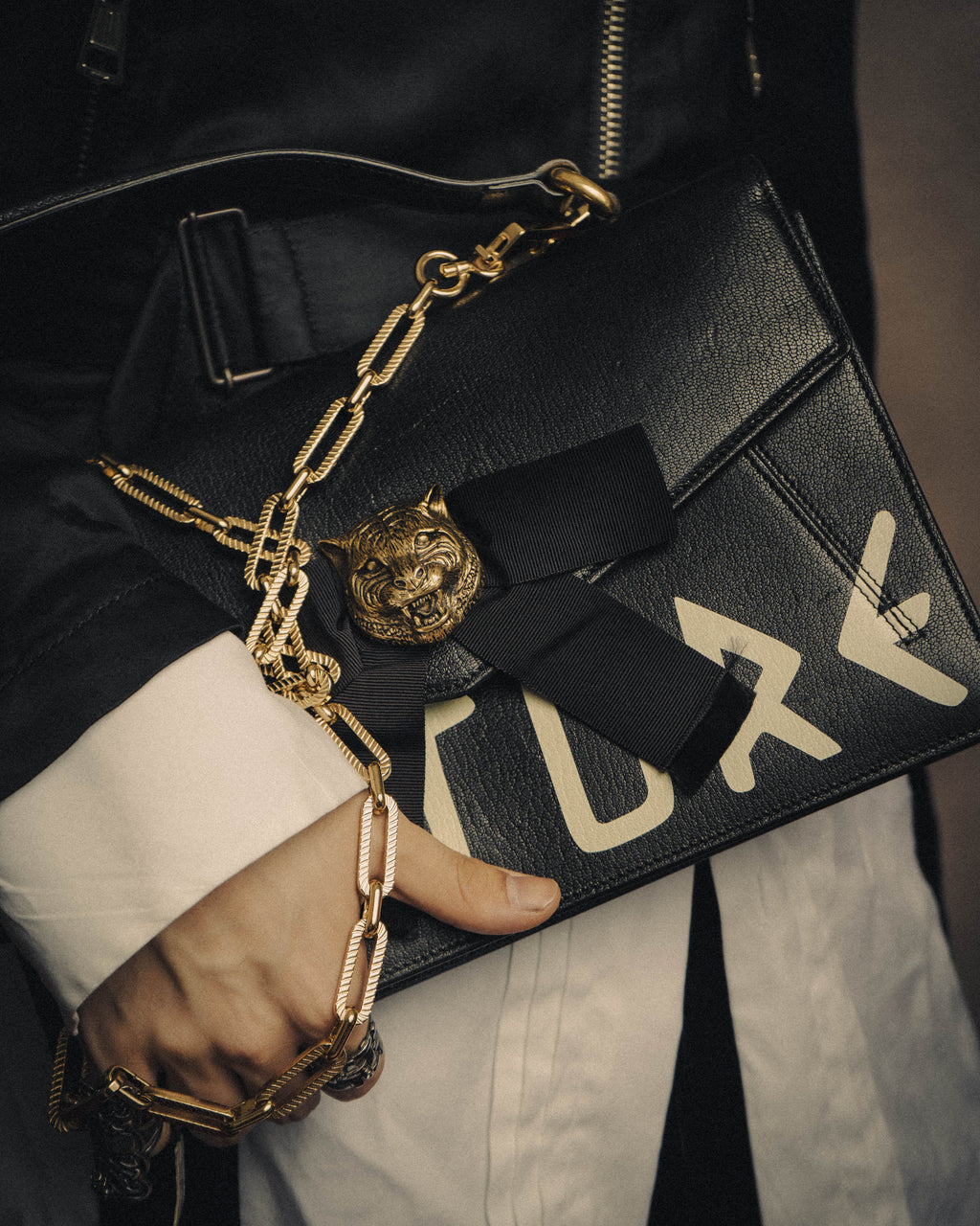 -SPECIAL- “GUCCI” Michele period Punk tiger head leather shoulder bag