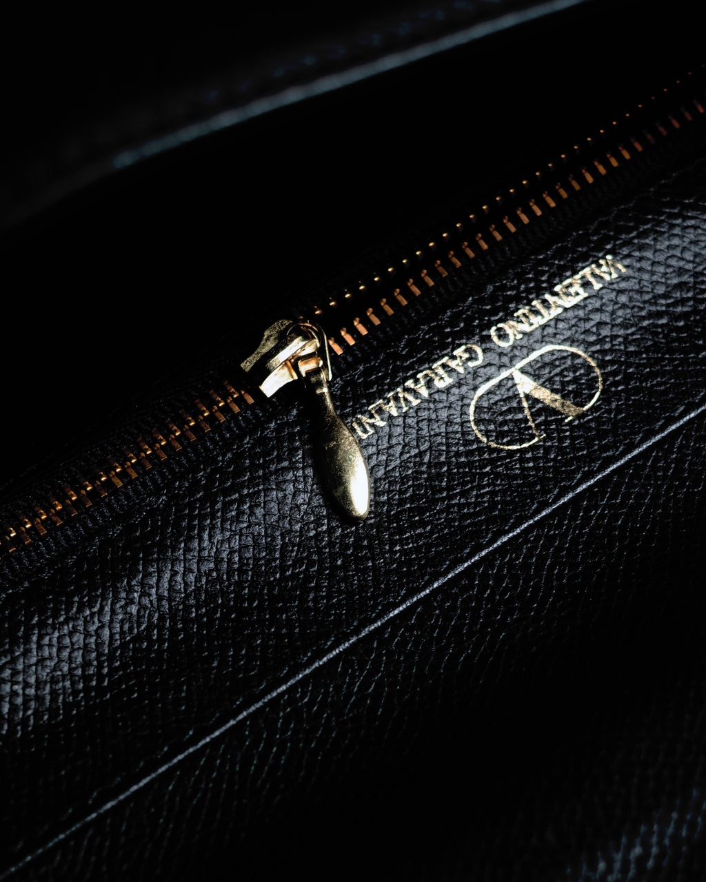 "VALENTINO GARAVANI" 80’s-90’s baroque hardware saddle shoulder bag