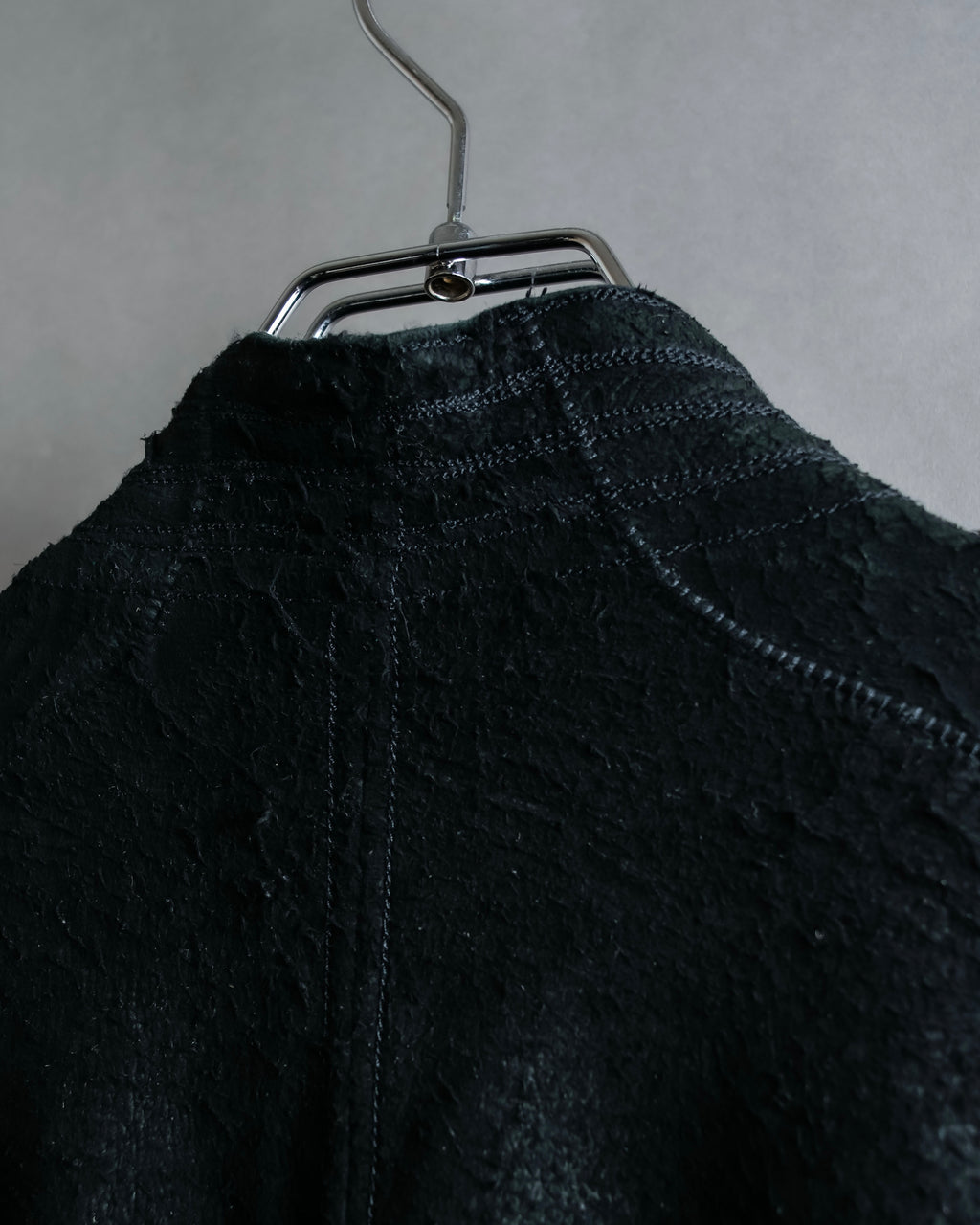 "ISAAC SELLAM" Cut-off design belted leather jacket