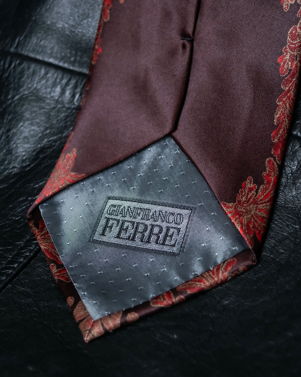 "GIANFRANCO FERRE" Beautiful botanical and frame design necktie