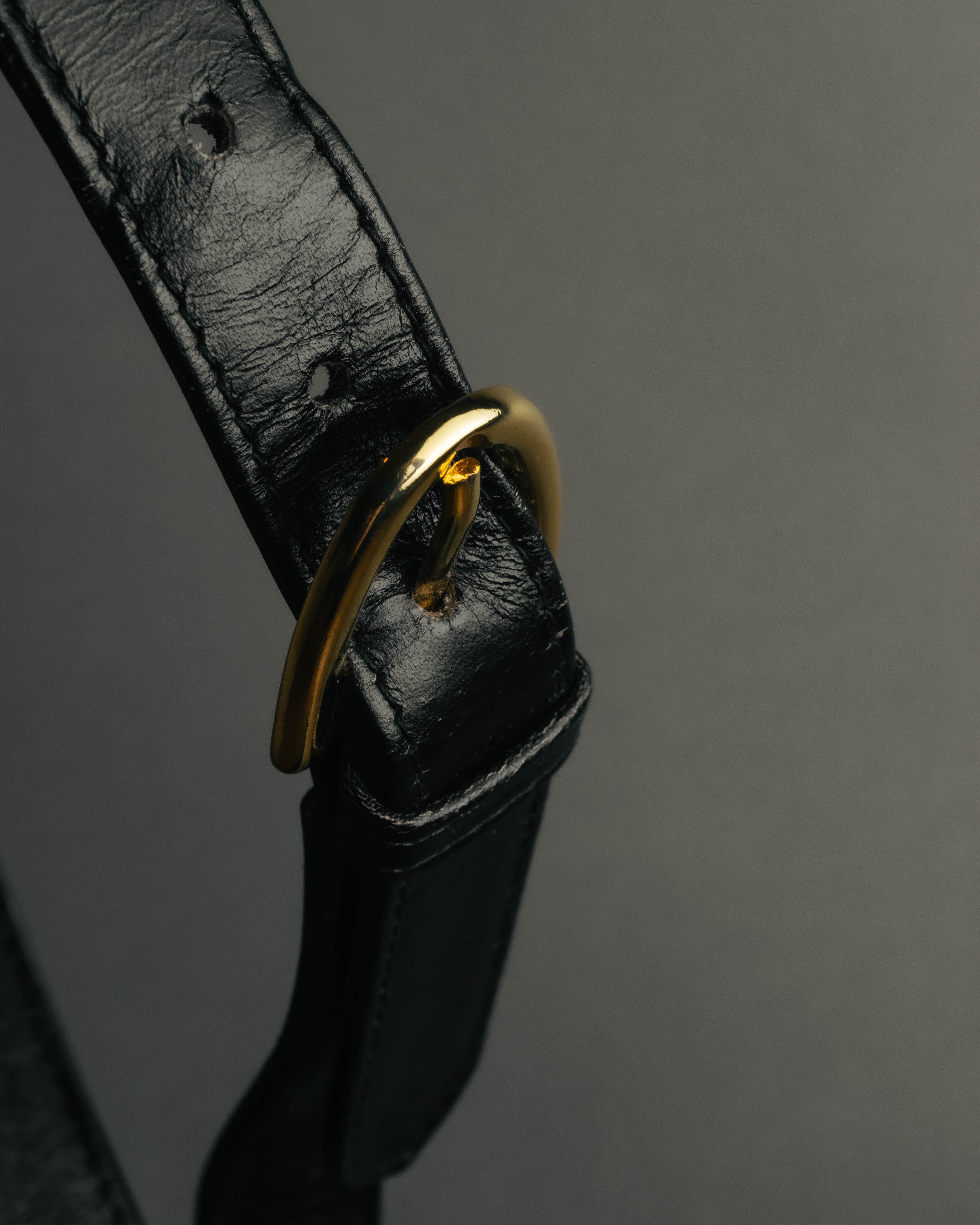“Gianfranco Lotti” 90’s-00’s Black leather turn lock shoulder bag
