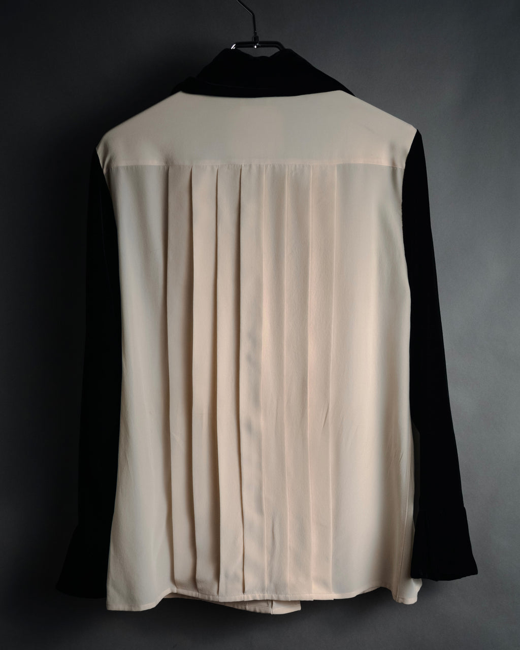 –SPECIAL– “CHANEL” 80’s-90’s pleated silk velvet trim blouse