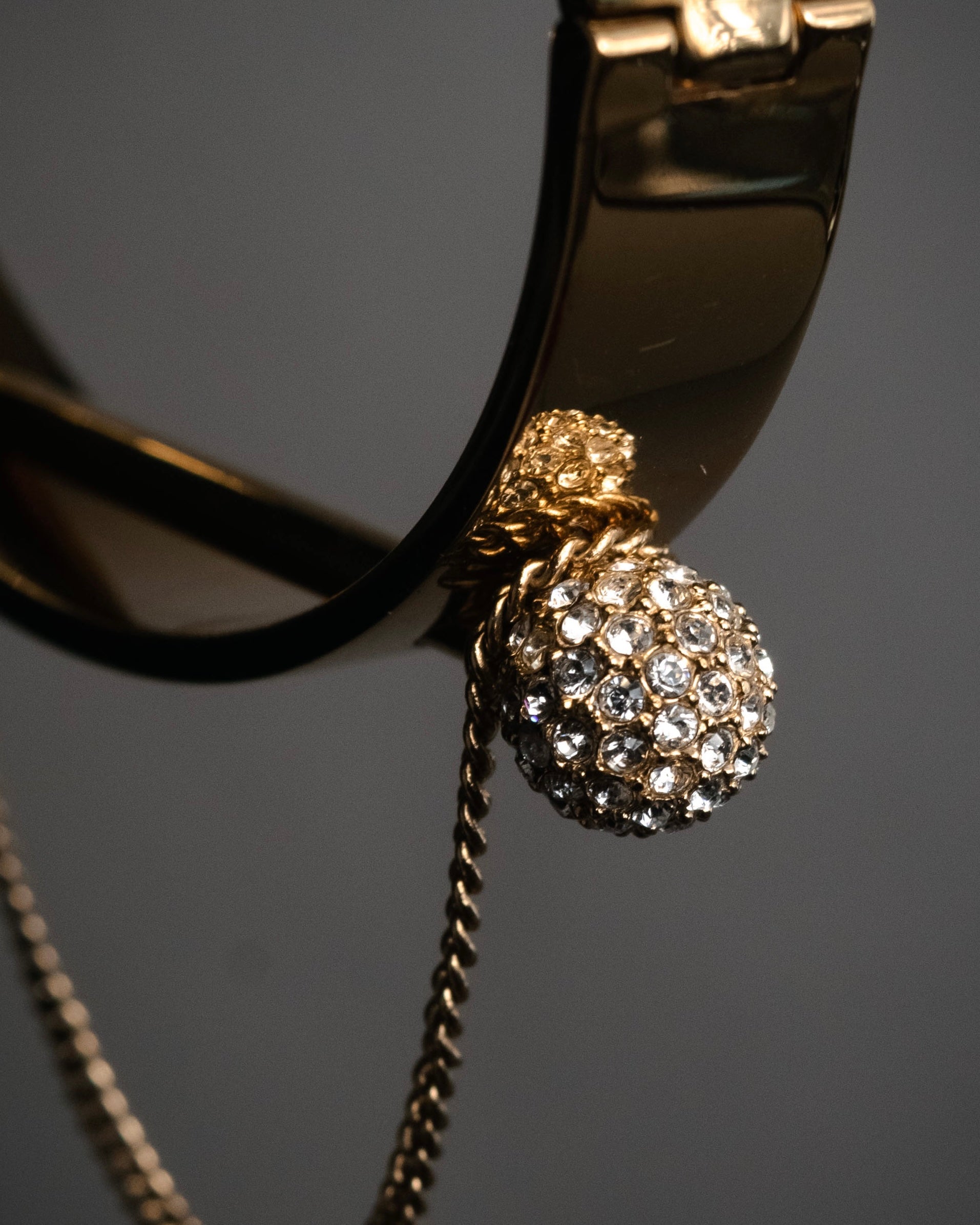 “Chloe” 2010’s crystal sphere chain bangle