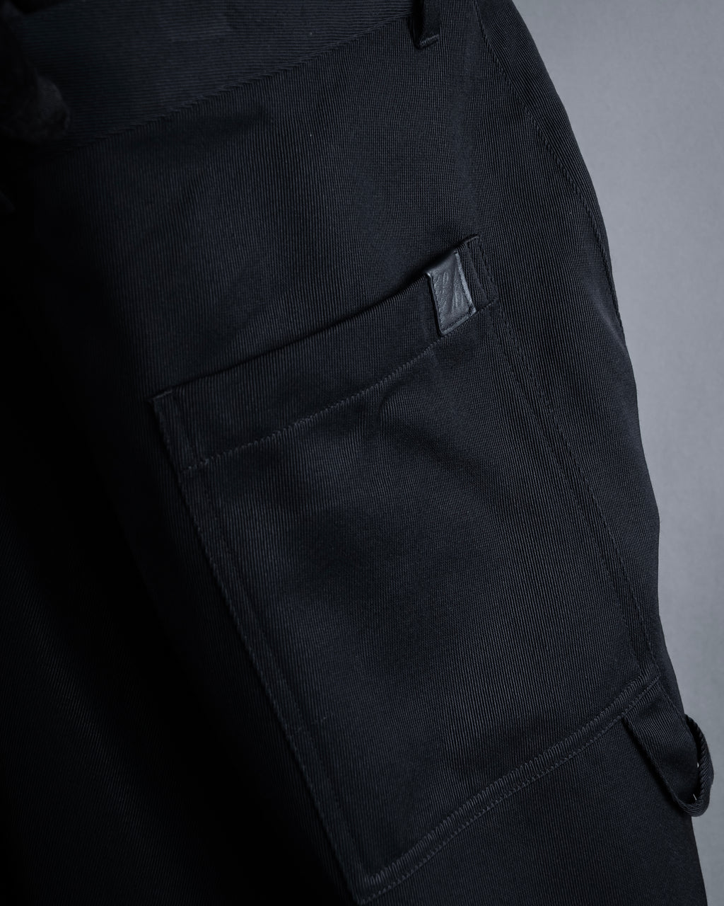 "LOEWE" Three-dimensional pattern design wide slacks