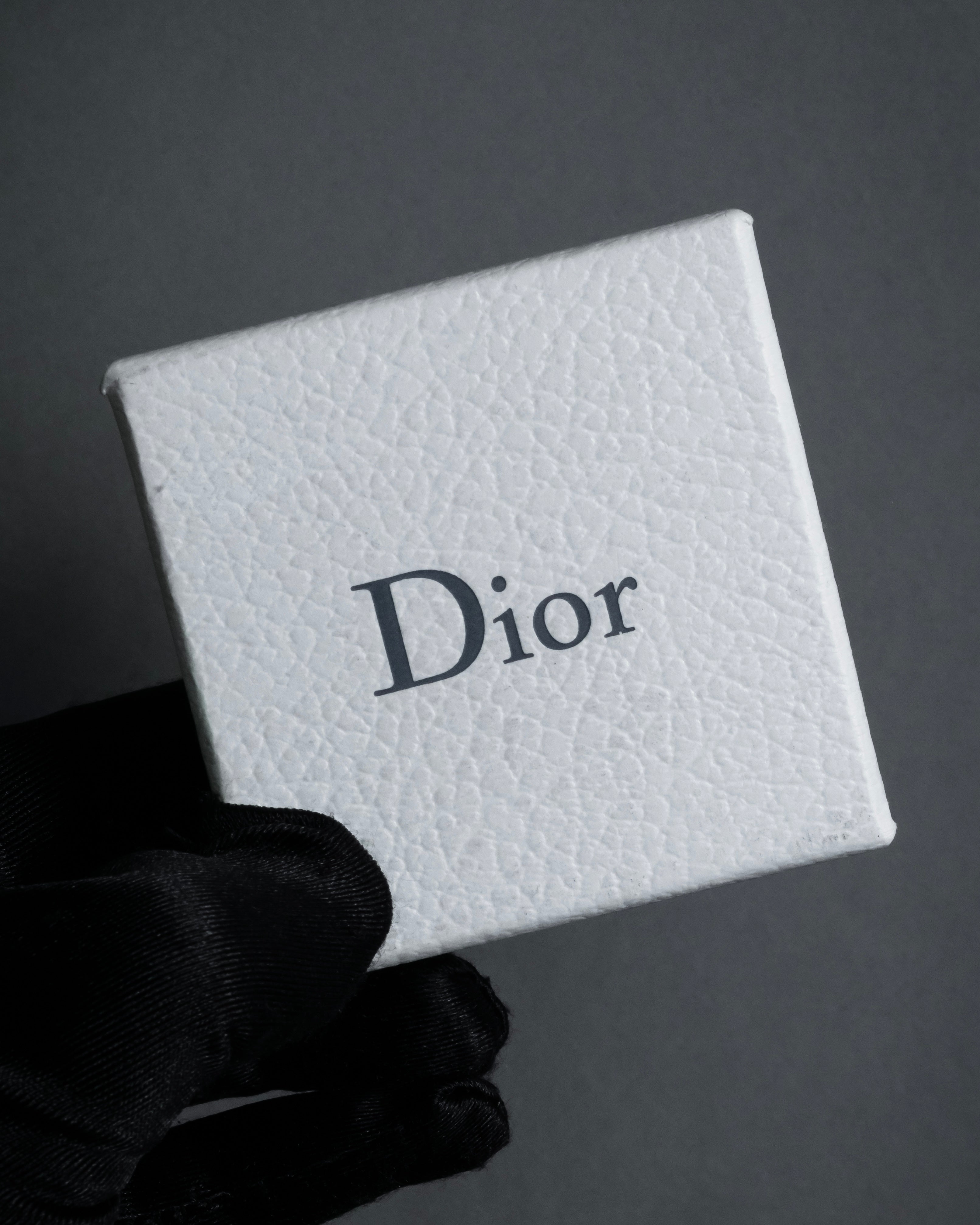 -MOOD Christmas Collection-
"Dior" John Galliano design logo engraved cocktail ring