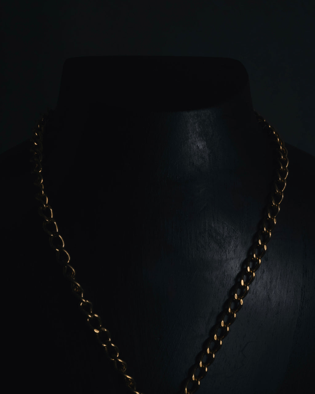 –SPECIAL– "CHANEL" 02SS Archival hammered-metal square medallion necklace