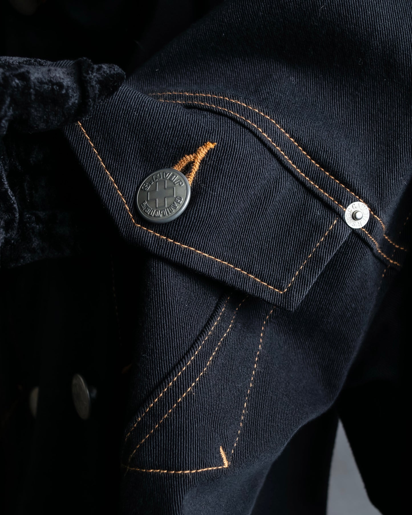 "JEAN PAUL GAULTIER JEANS"
Military detail stitching denim coat