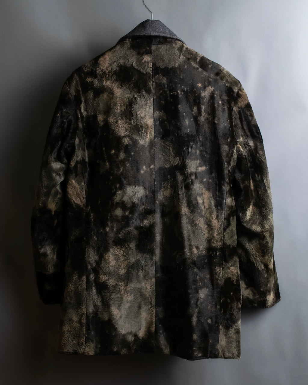 "tricot COMME des GARCONS" 
Double-breasted reversible fur tailored coat