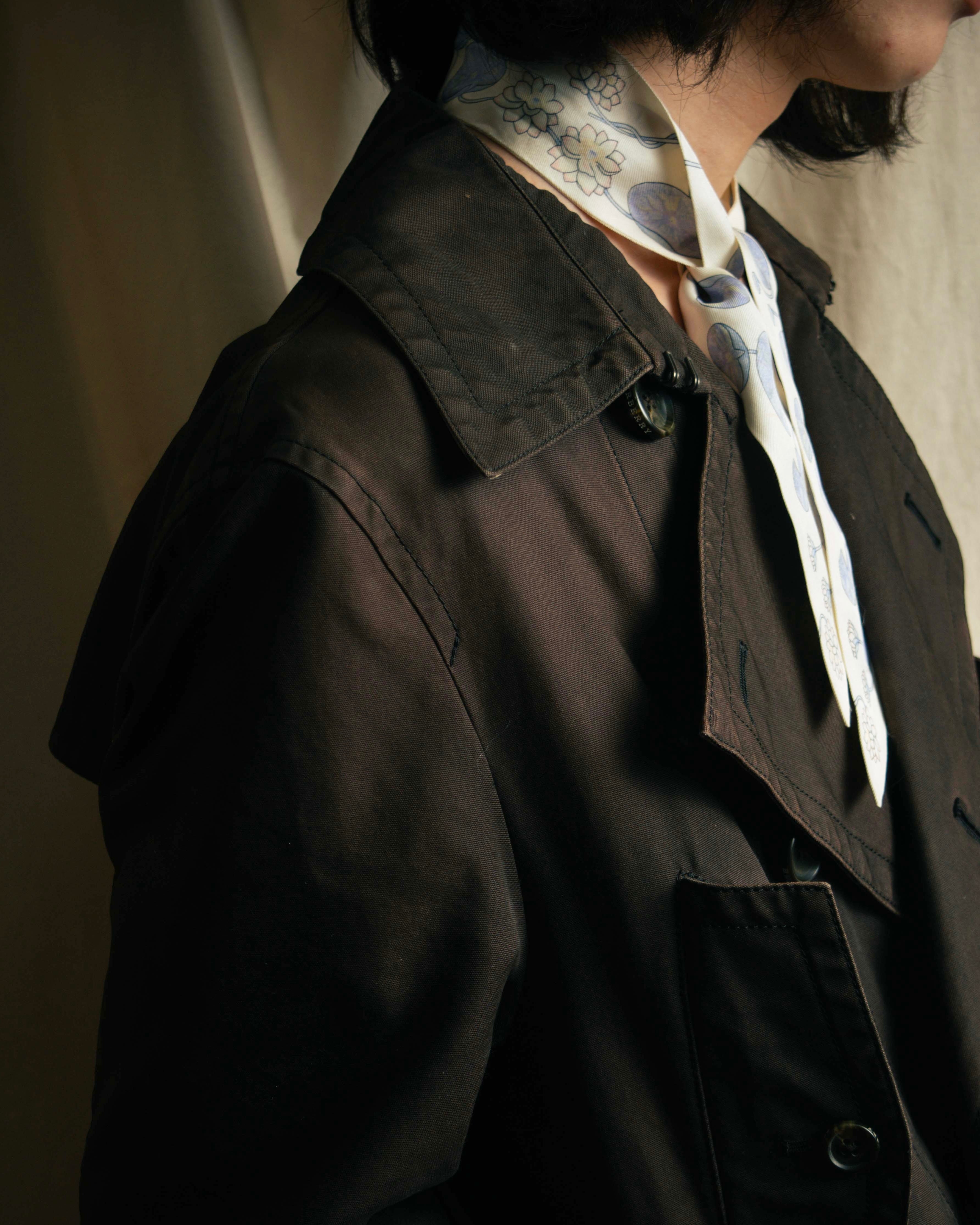 "BURBERRY" Subdued tone military detail mid-length trench coat