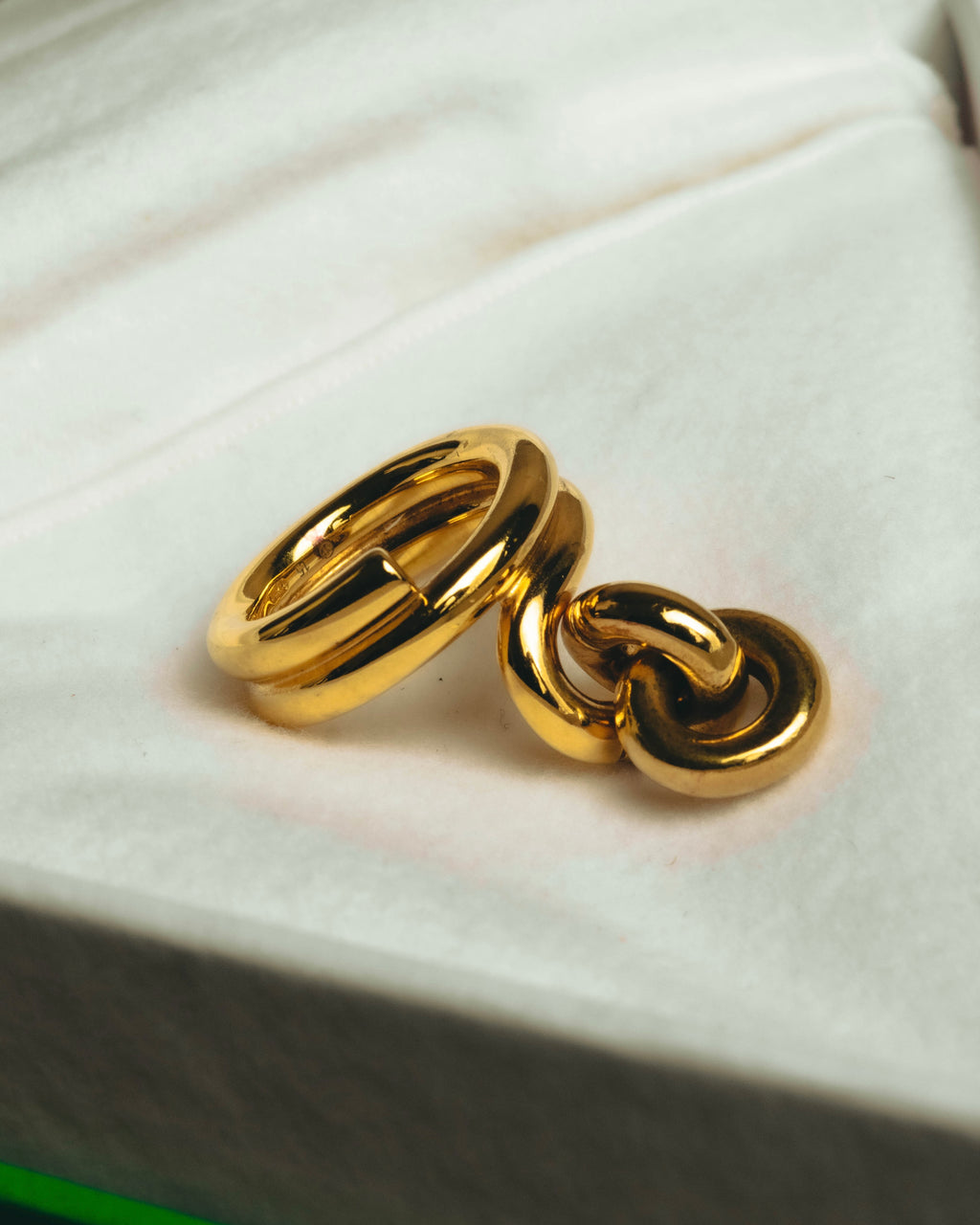 -SPECIAL- “BOTTEGA VENETA” 2021-2025 Gold tone sculptural knot ring