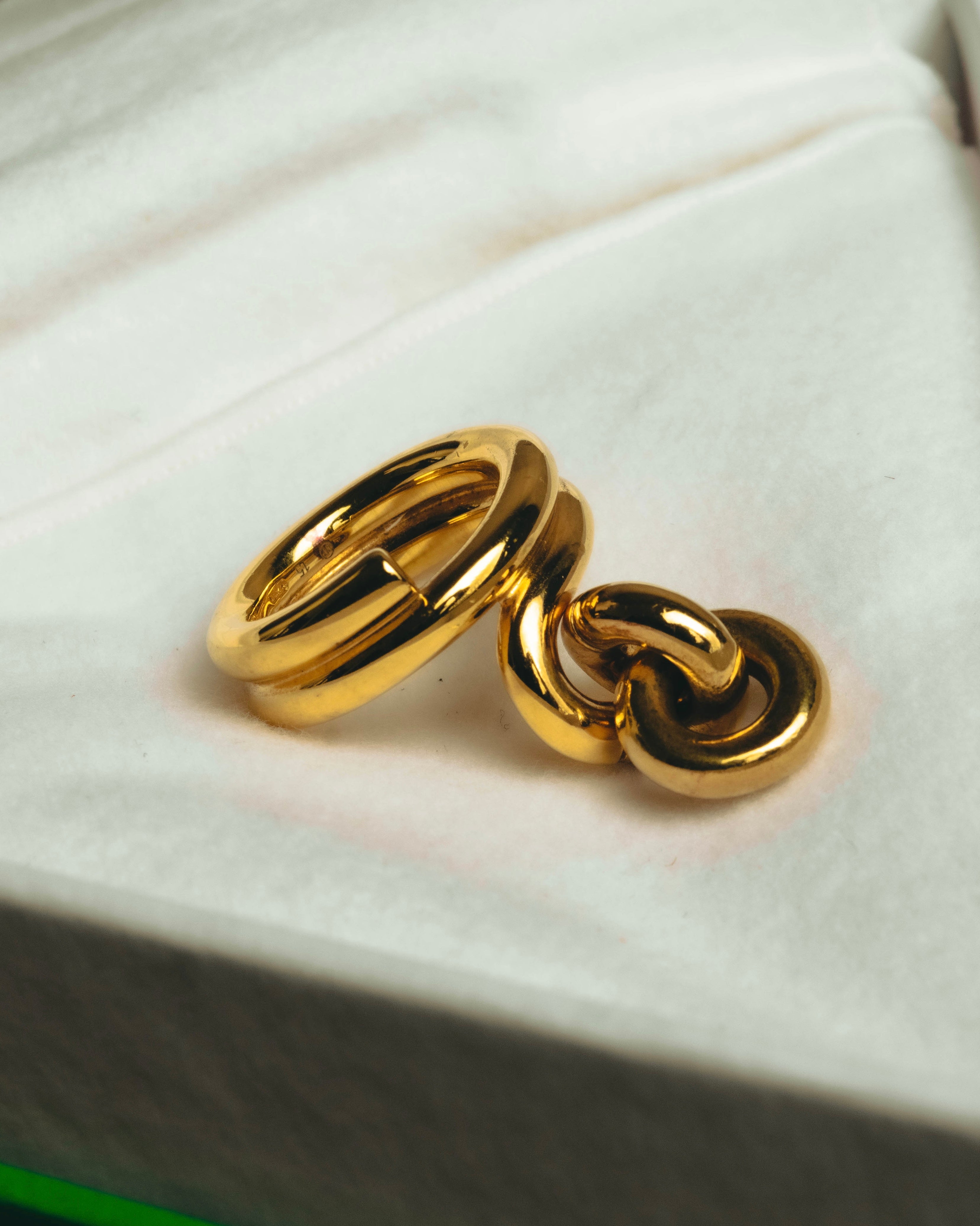 -SPECIAL- “BOTTEGA VENETA” 2021-2025 Gold tone sculptural knot ring