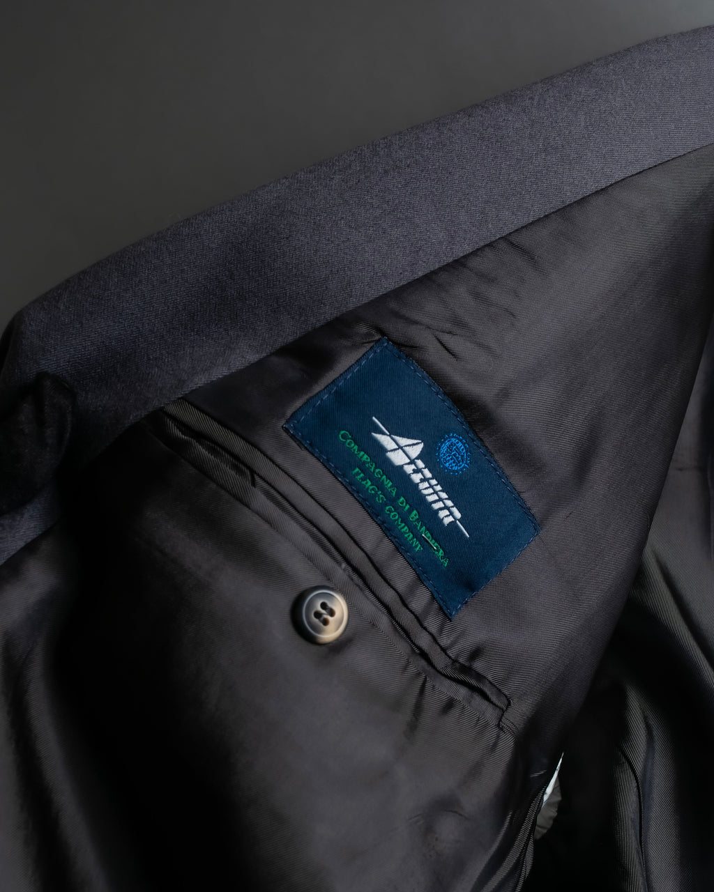 Vintage shoulder construction peak lapel tailored jacket