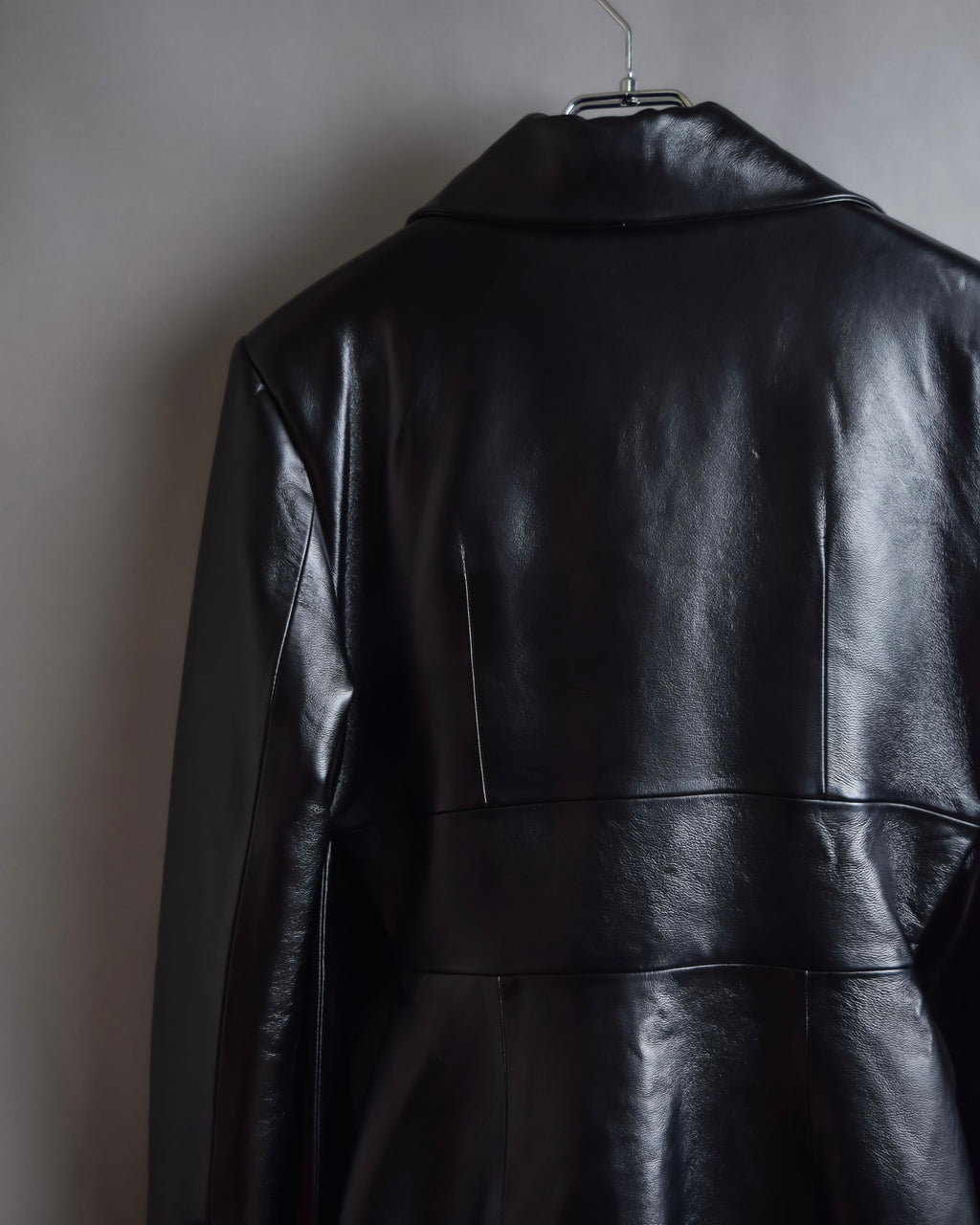"MATÉRIEL TBILISI" Draped belted synthetic leather long jacket