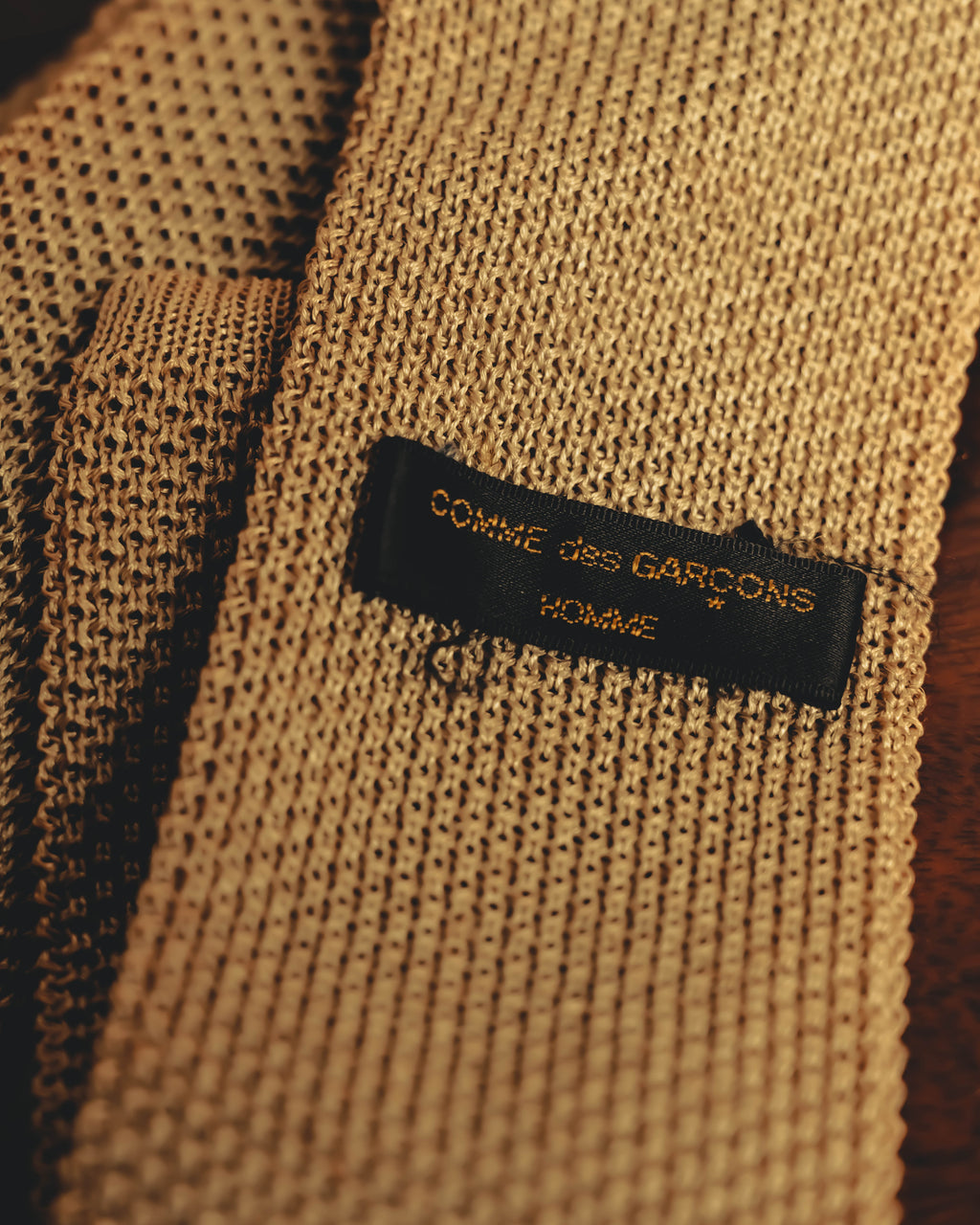 “COMME des GARÇONS HOMME”
80’s-90’s open-knit square-end necktie