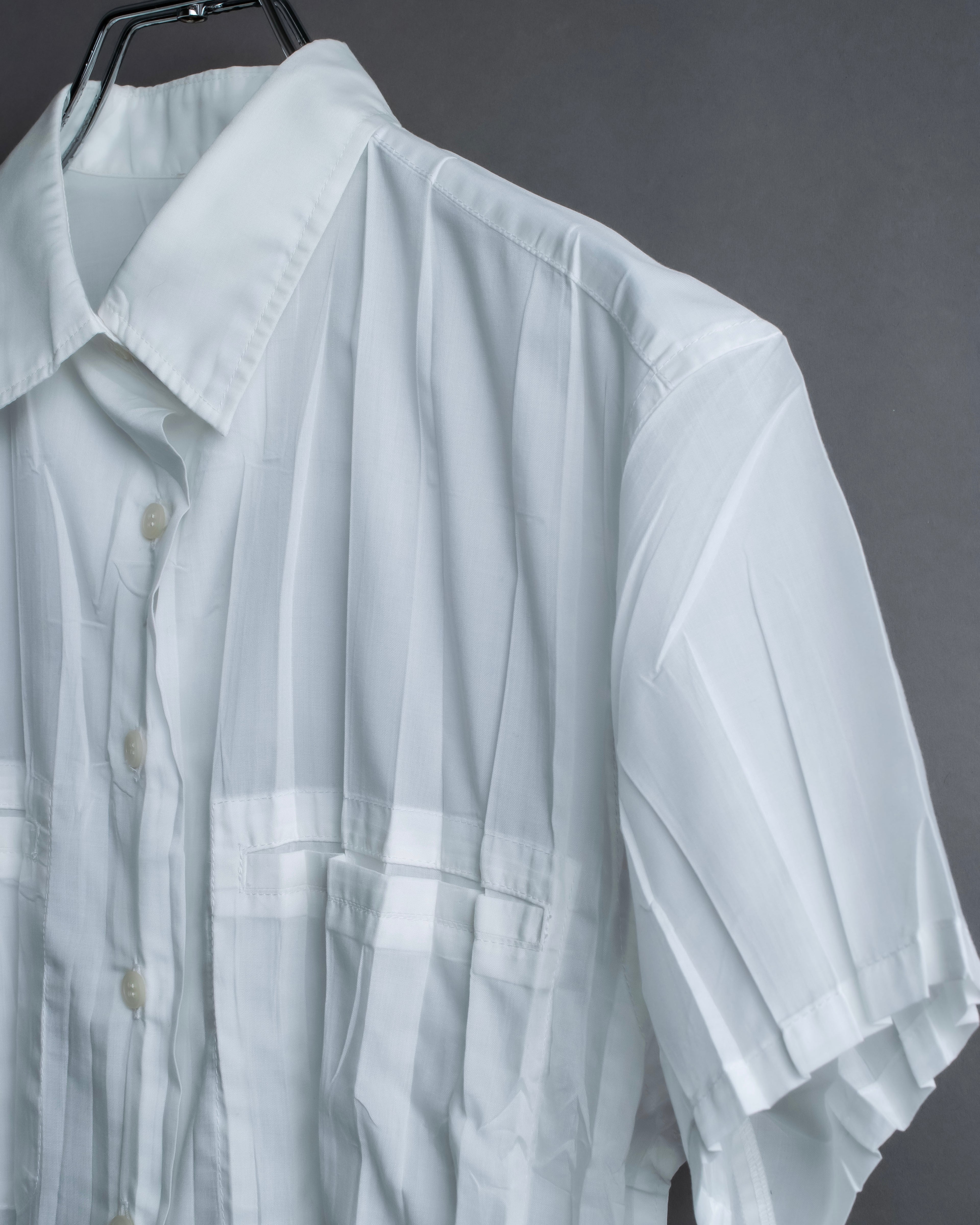 "ISSEY MIYAKE" Pleated short sleeve shirt