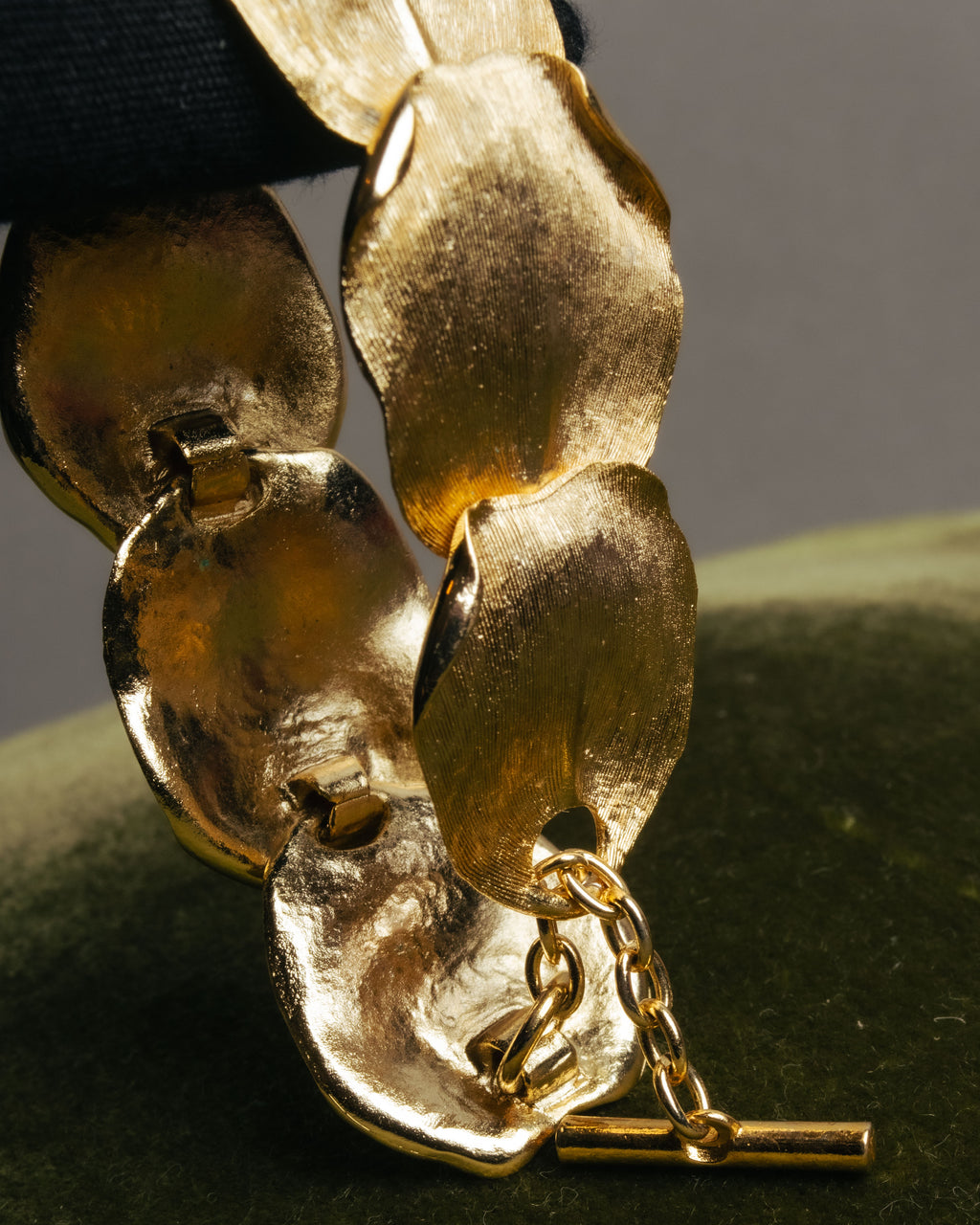 -SPECIAL- “BALENCIAGA” 2000-2012 Ghesquière era sculptural petal bracelet