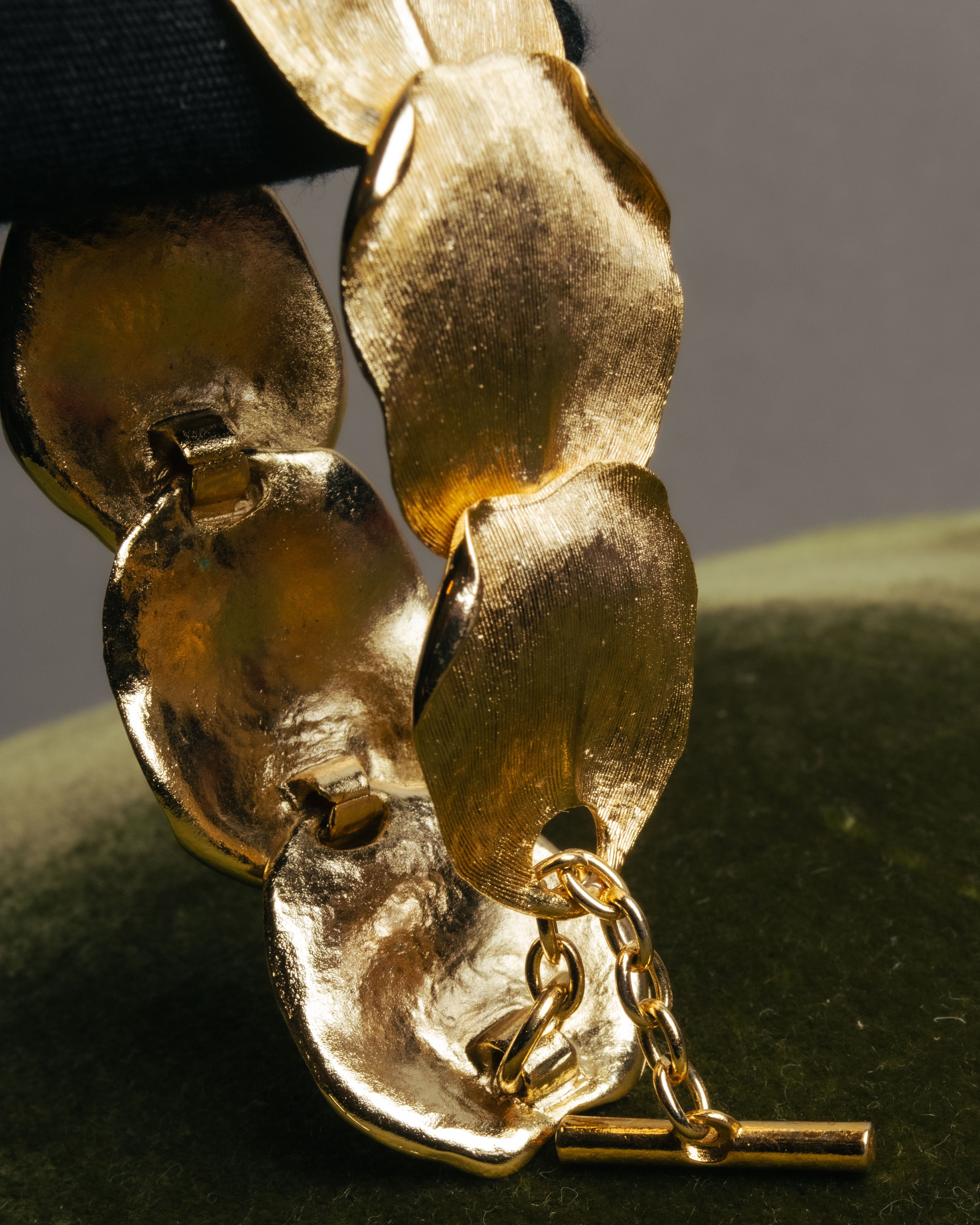 -SPECIAL- “BALENCIAGA” 2000-2012 Ghesquière era sculptural petal bracelet