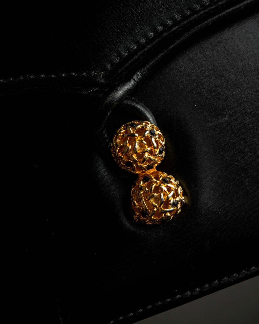 "GUCCI" Filigree vintage design chain shoulder leather bag