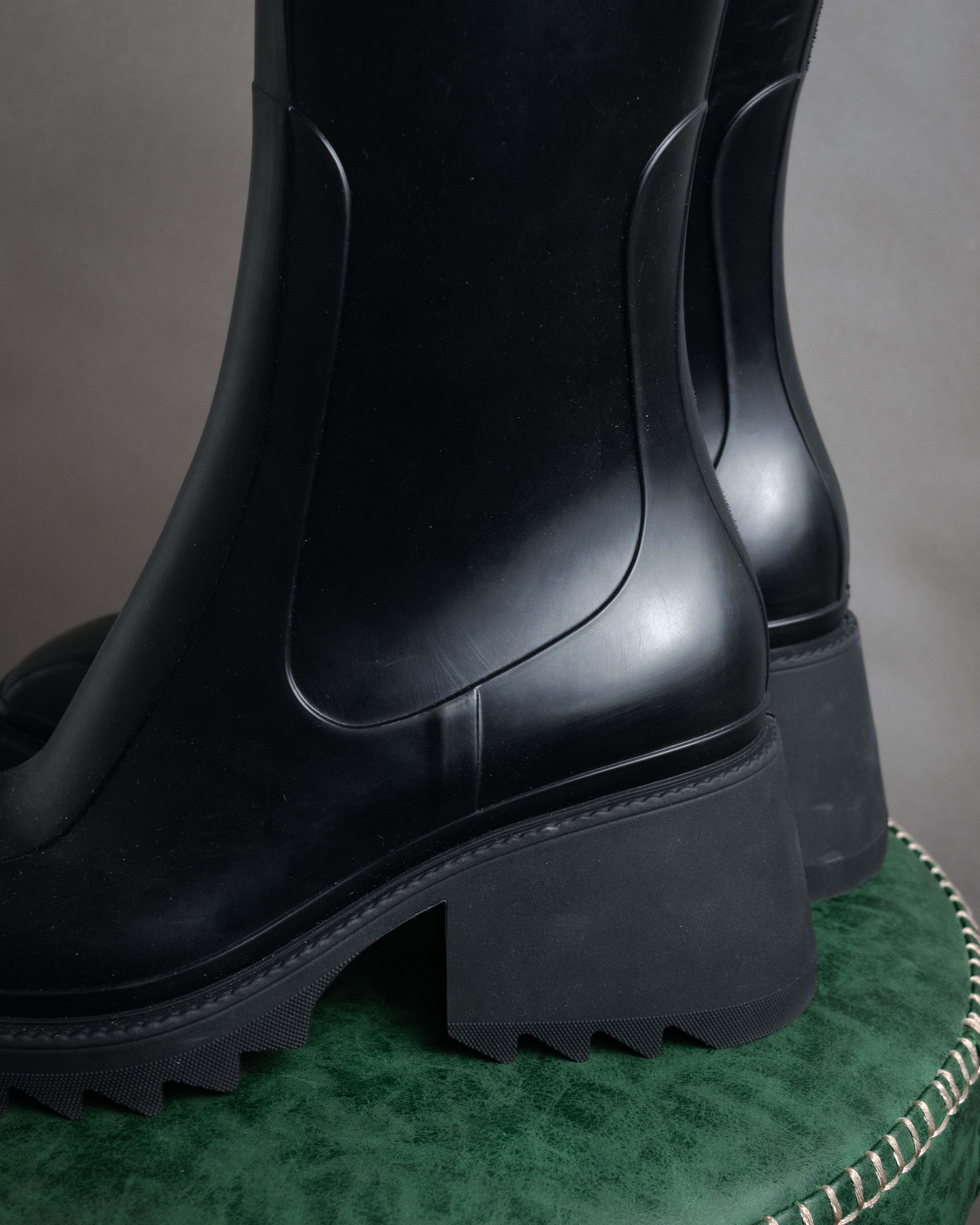 “Chloé” 2020’s Sculptural shark sole rain boots