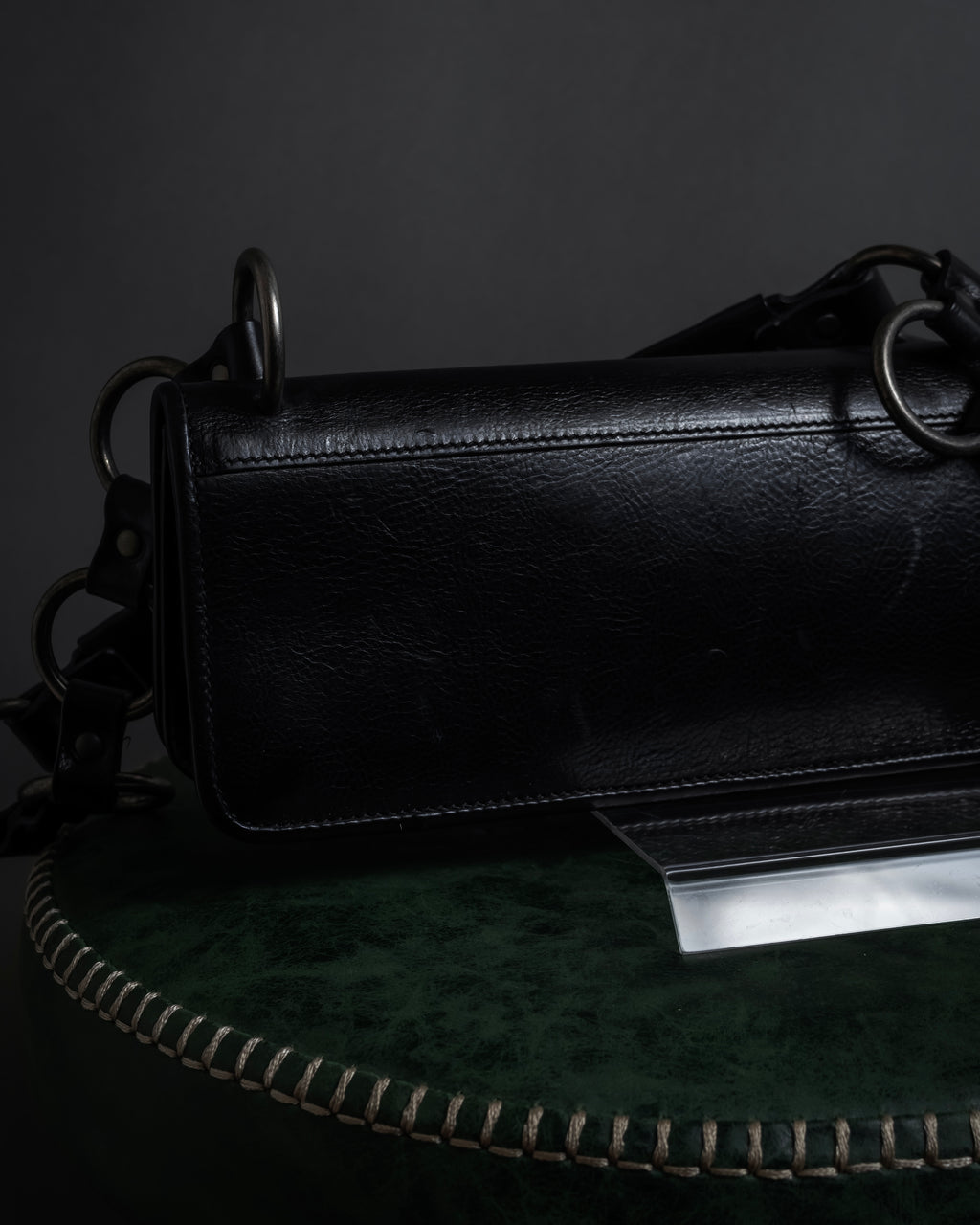 -SPECIAL- "YVES SAINT LAURENT"
00's Tom Ford period stacked ring design horizontal leather bag