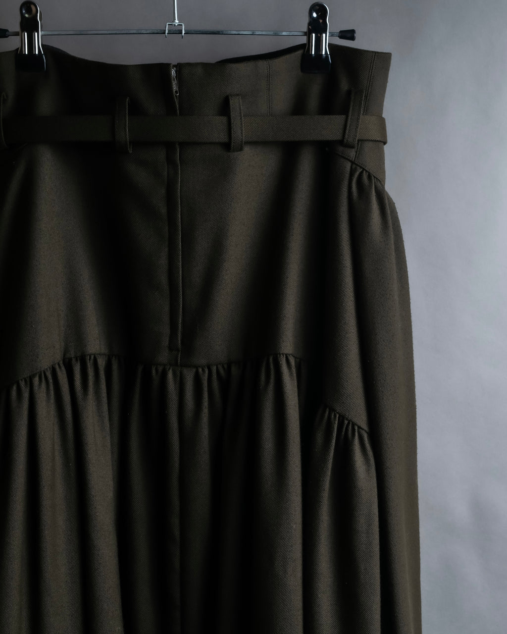 "SUPPORT SURFACE" Belted gather design flare long skirt